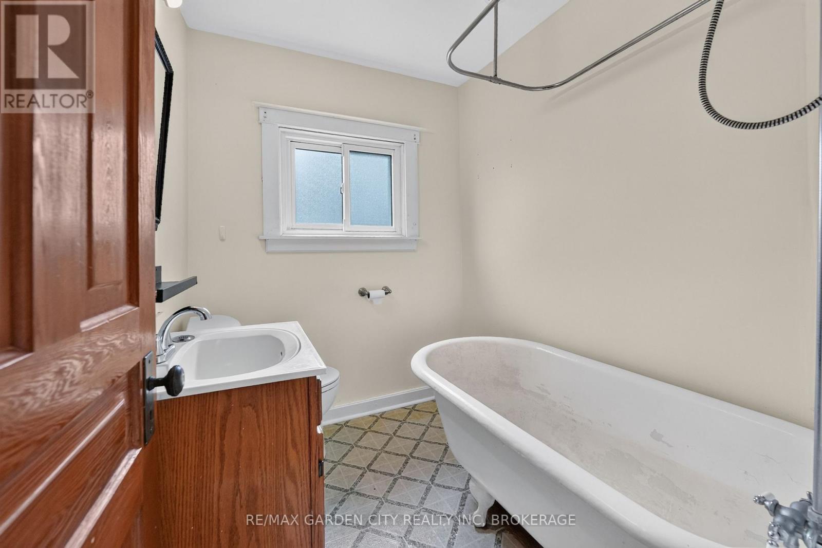 118 Lowell Avenue, St. Catharines, Ontario  L2R 2E2 - Photo 21 - X13875700
