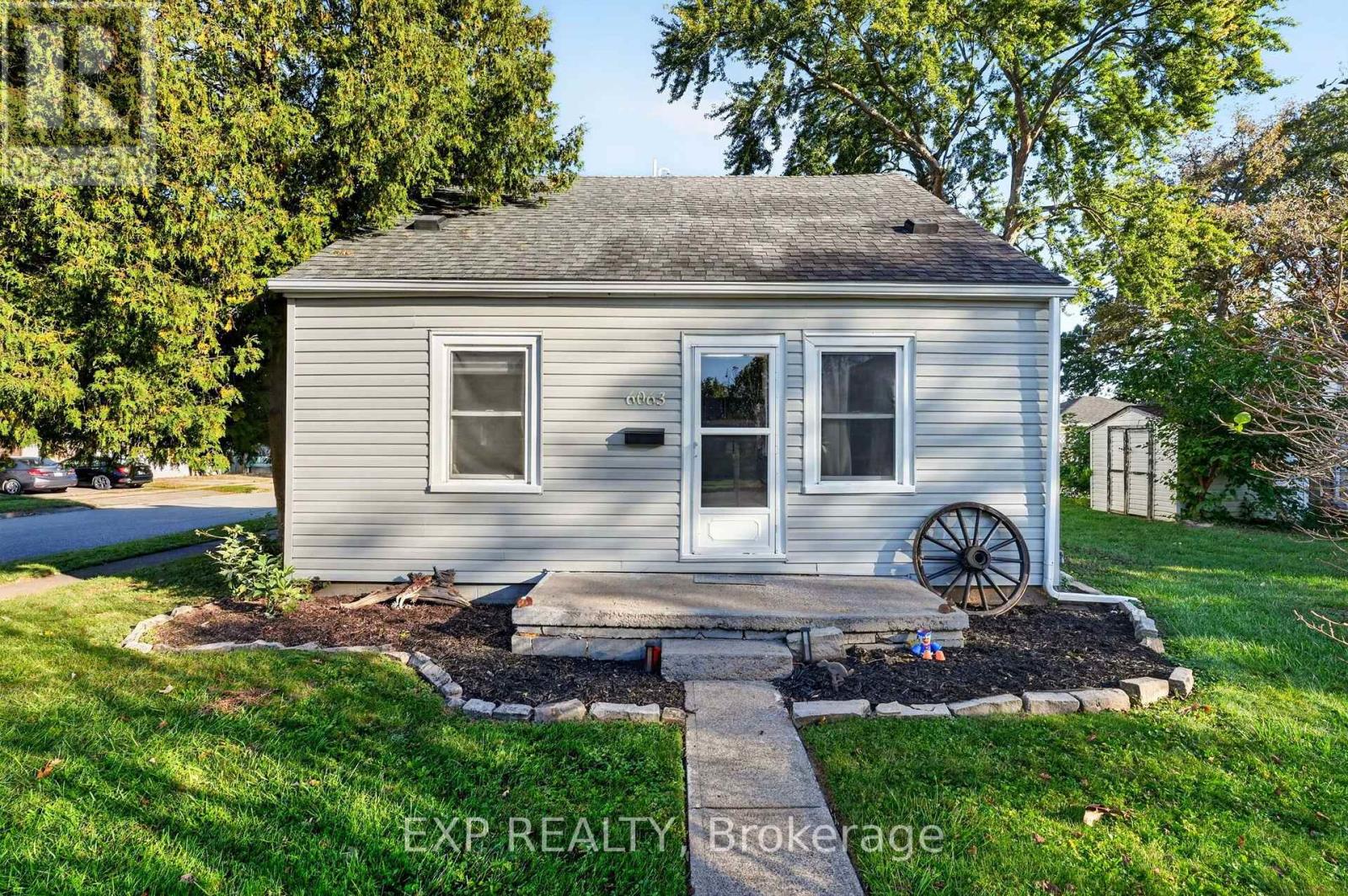 6063 Cadham Street, Niagara Falls, Ontario  L2G 3A2 - Photo 3 - X13876056