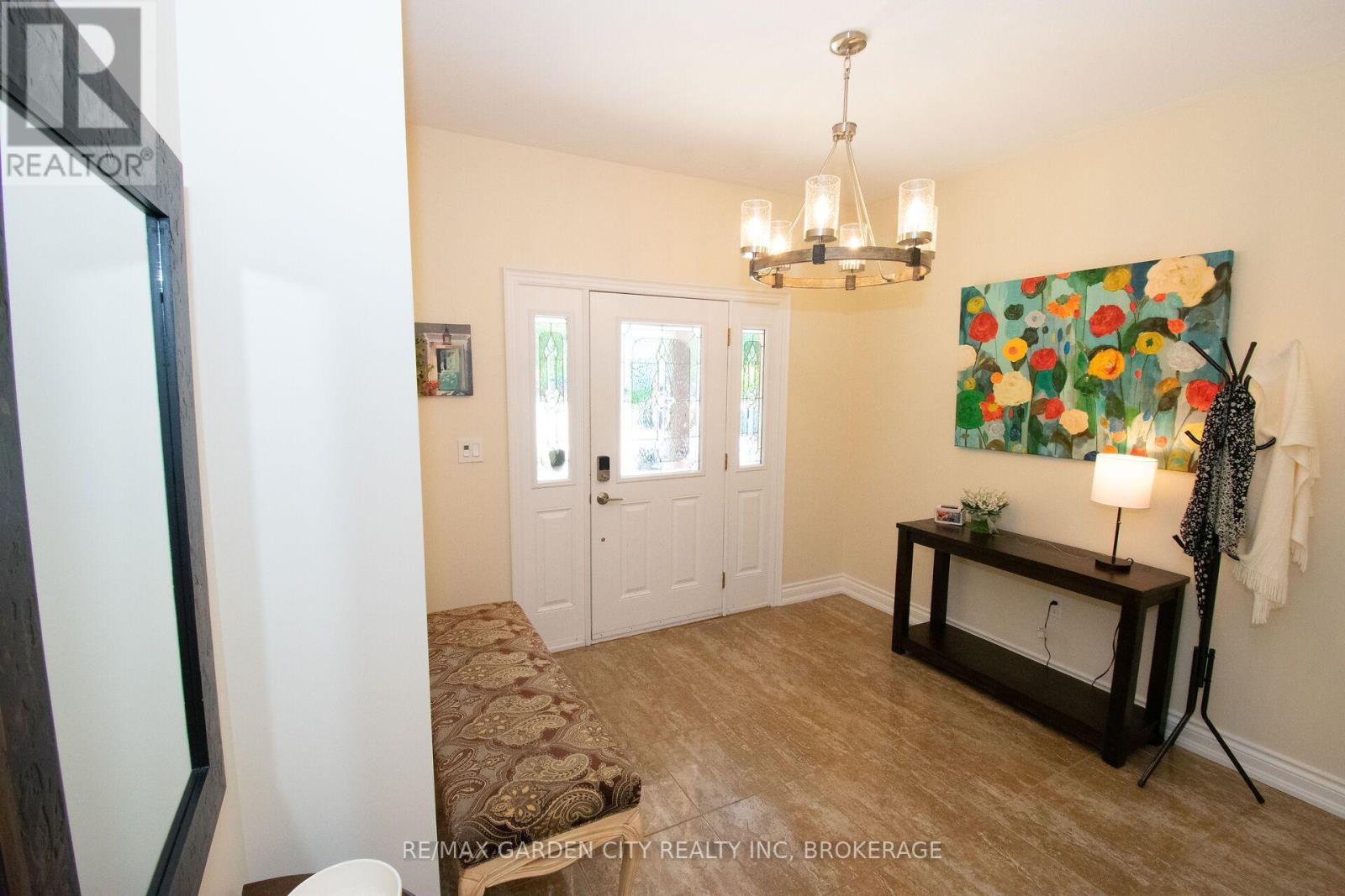 12 Power Glen Road, St. Catharines, Ontario  L2R 0E5 - Photo 7 - X13876322