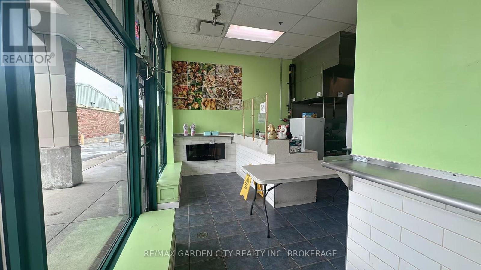 205 - 3714 Portage Road, Niagara Falls, Ontario  L2J 2K9 - Photo 4 - X13876804
