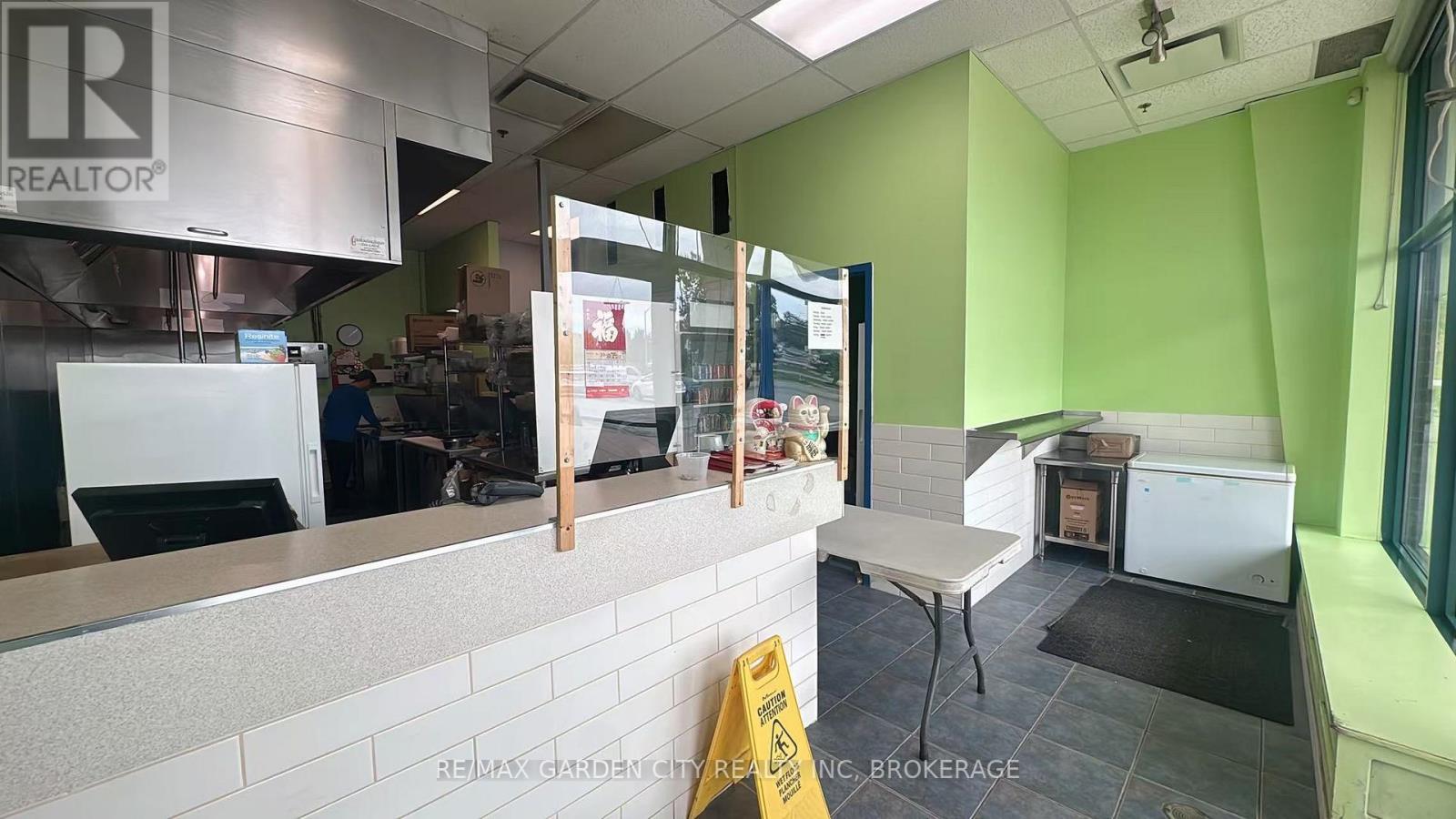 205 - 3714 Portage Road, Niagara Falls, Ontario  L2J 2K9 - Photo 5 - X13876804