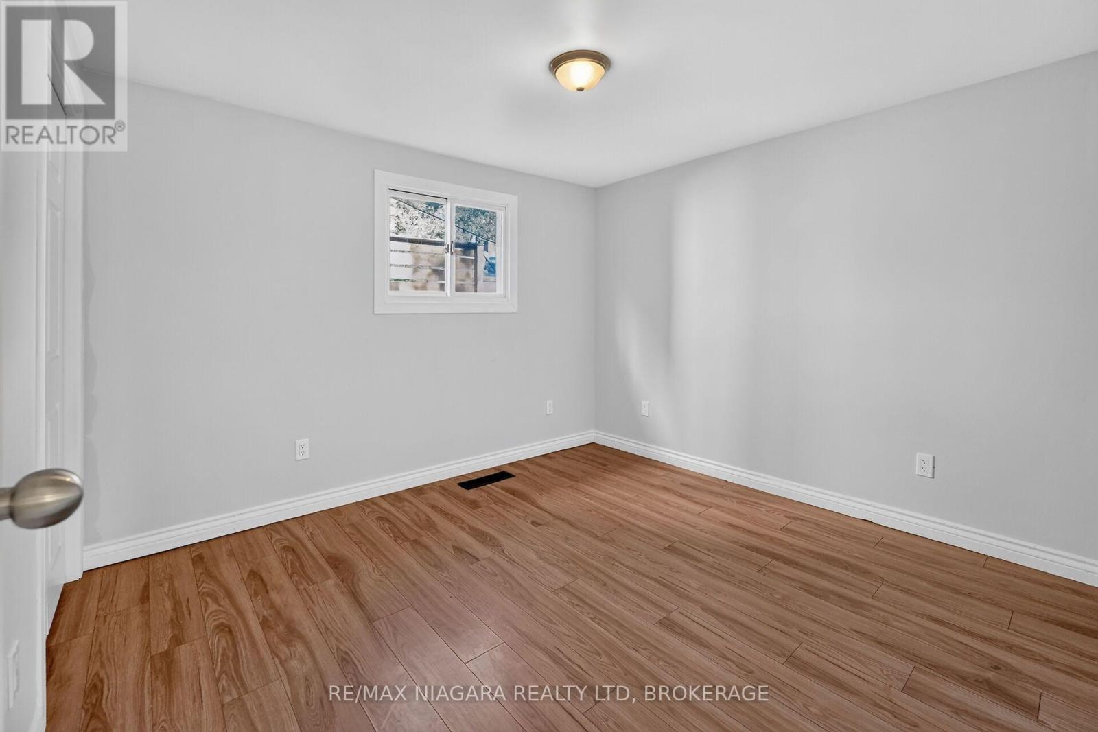 15 Adelaide Street, Grimsby, Ontario  L3M 1X2 - Photo 14 - X13877112