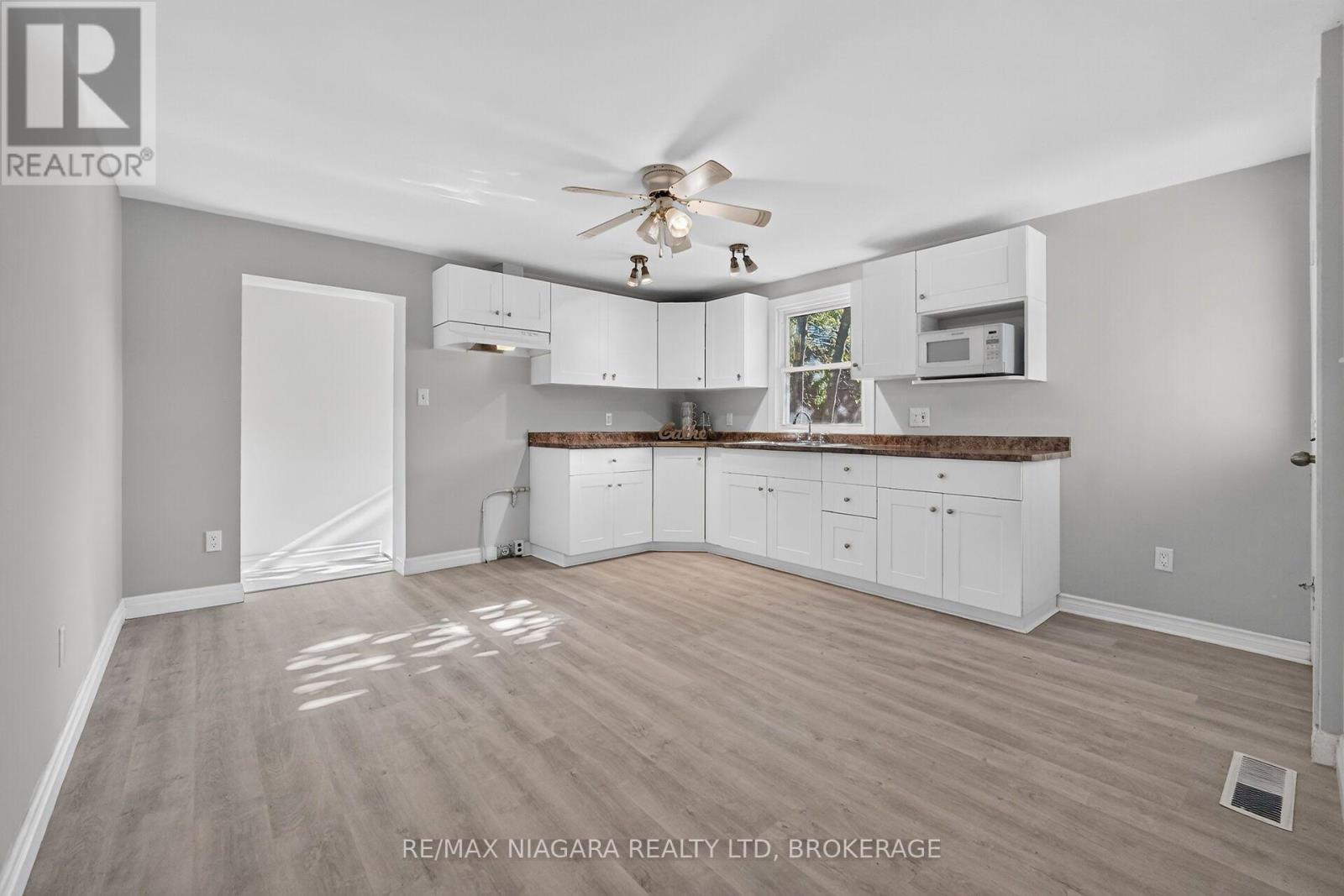 15 Adelaide Street, Grimsby, Ontario  L3M 1X2 - Photo 4 - X13877112