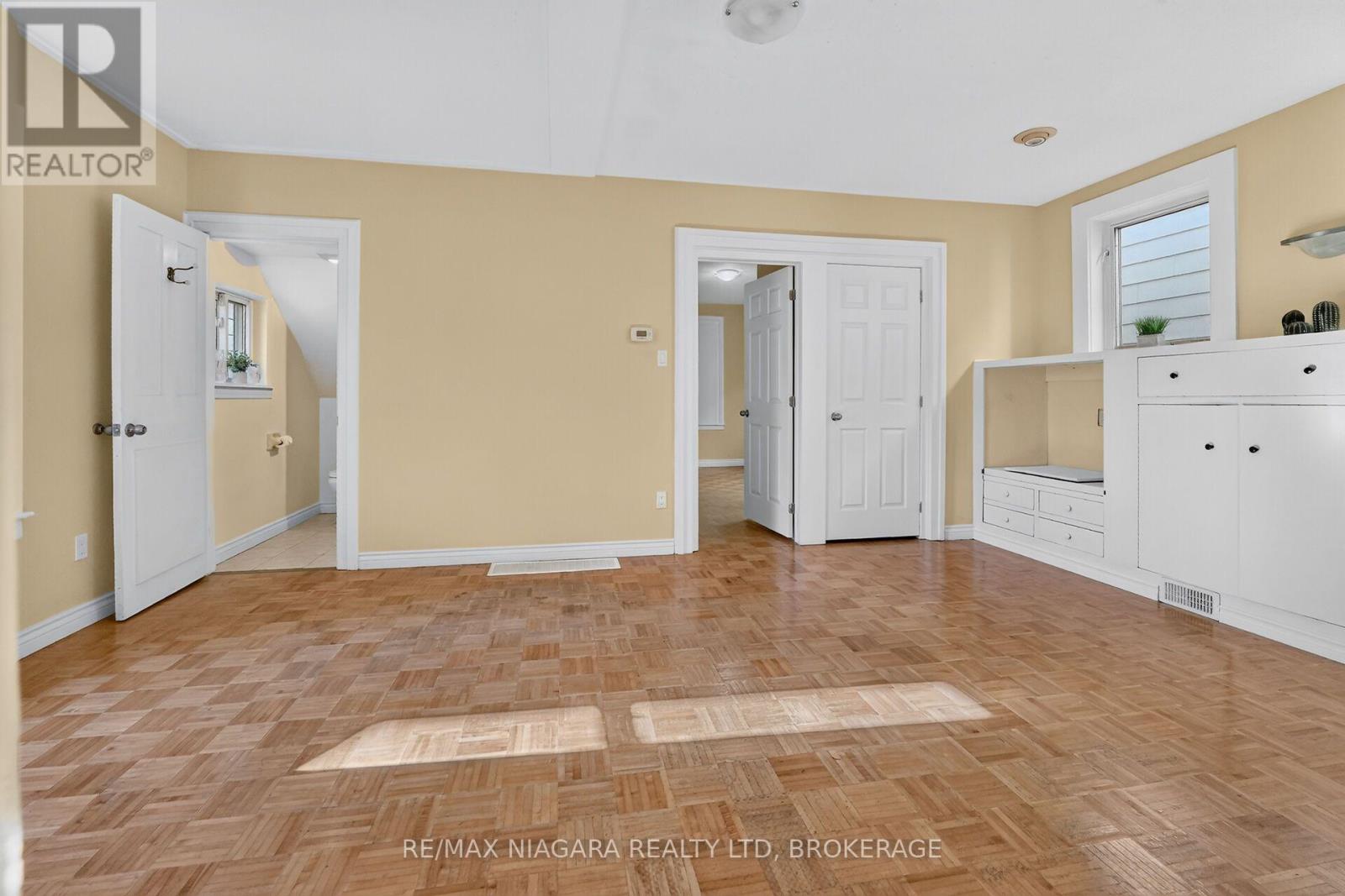15 Adelaide Street, Grimsby, Ontario  L3M 1X2 - Photo 8 - X13877112
