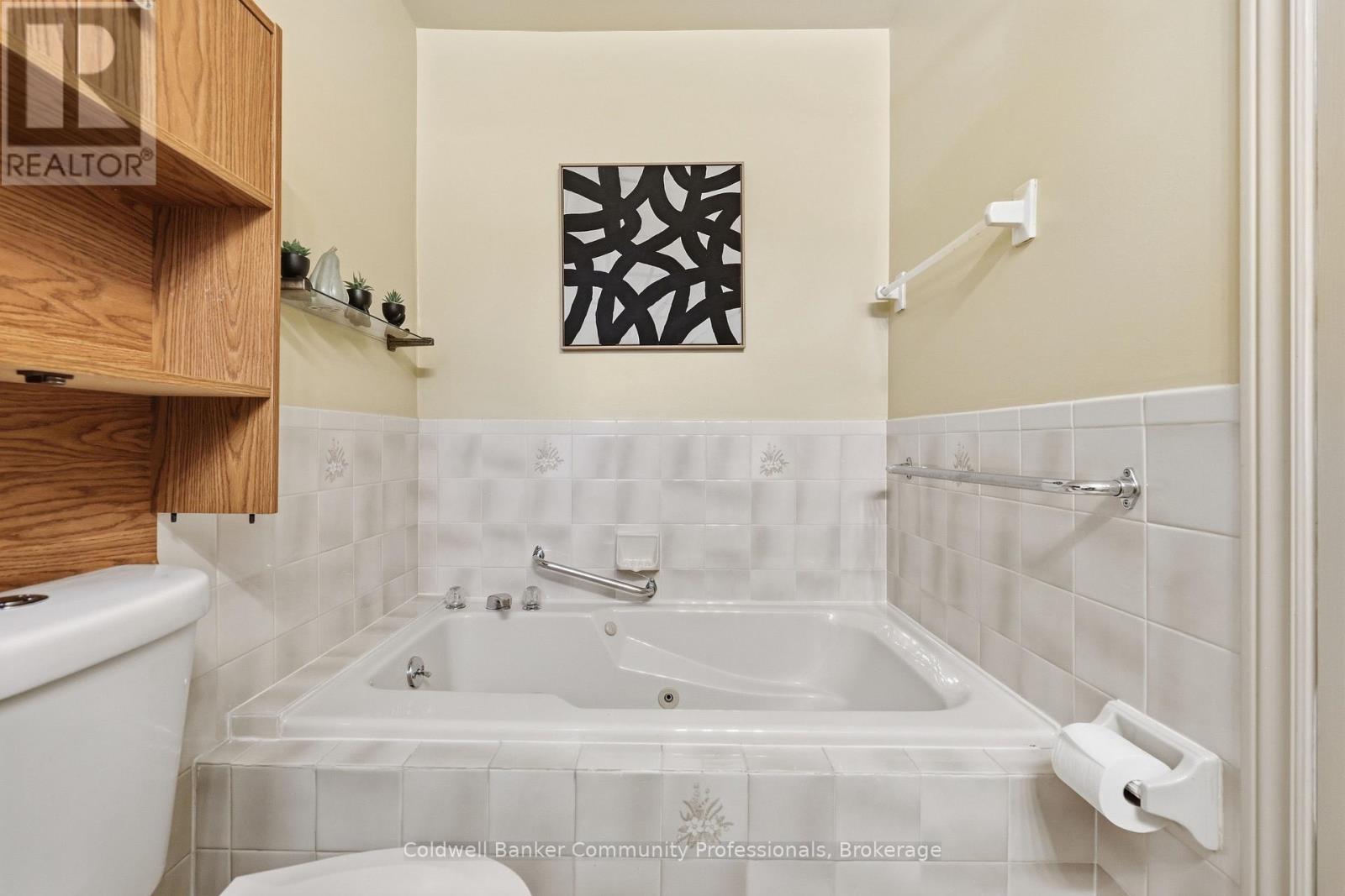 10 - 14 Brucedale Avenue E, Hamilton, Ontario  L9A 1M8 - Photo 11 - X13877782