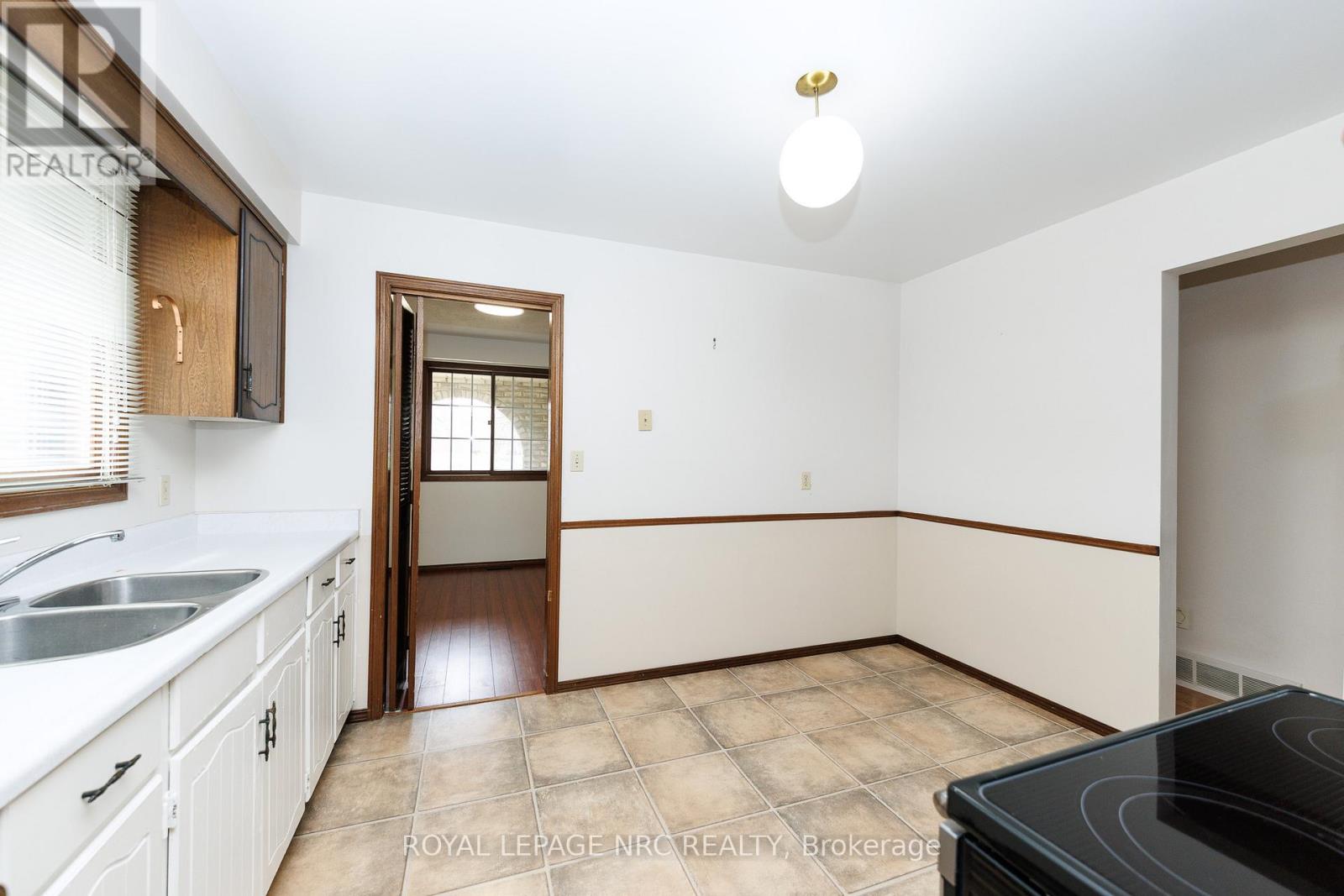 105 Hillview Road, St. Catharines, Ontario  L2S 1S8 - Photo 11 - X13878292