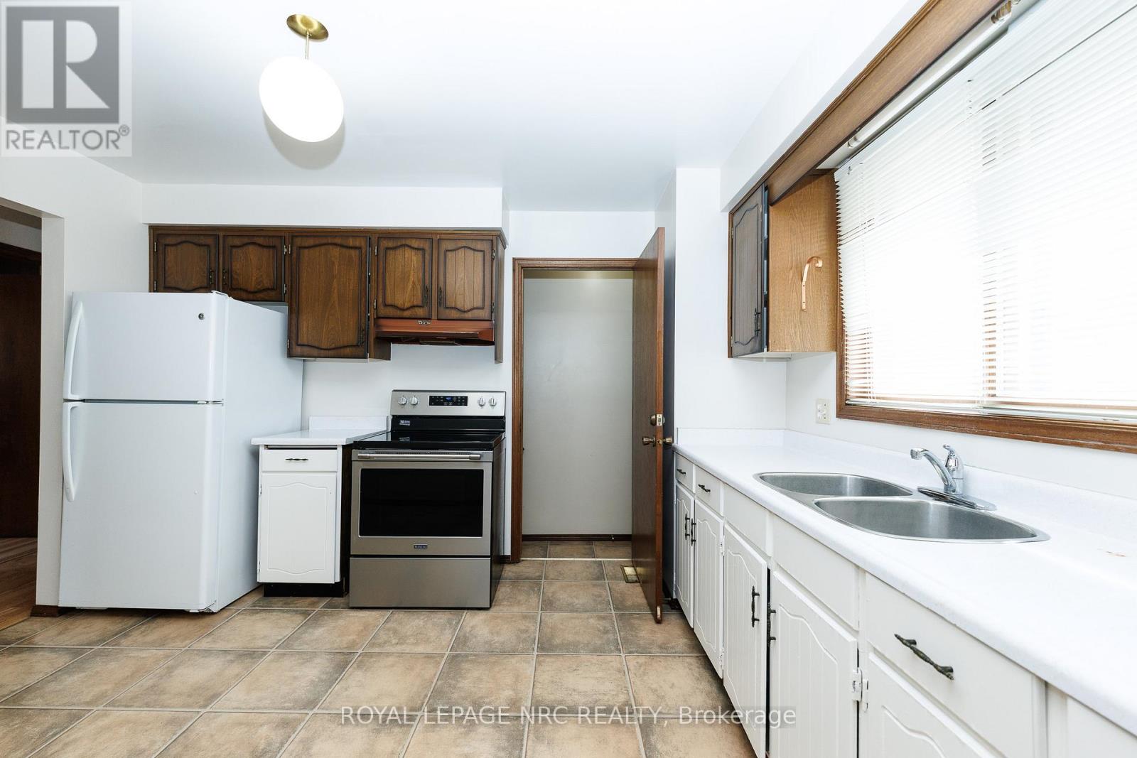 105 Hillview Road, St. Catharines, Ontario  L2S 1S8 - Photo 12 - X13878292