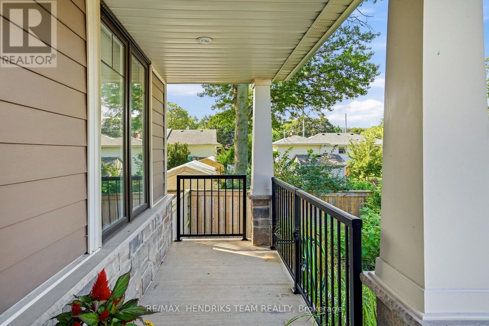 13 Turbinia Court, Grimsby, Ontario  L3M 0H8 - Photo 2 - X13878786