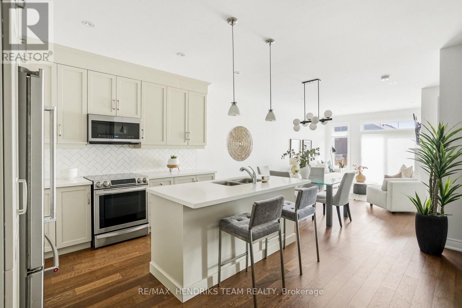 13 Turbinia Court, Grimsby, Ontario  L3M 0H8 - Photo 9 - X13878786