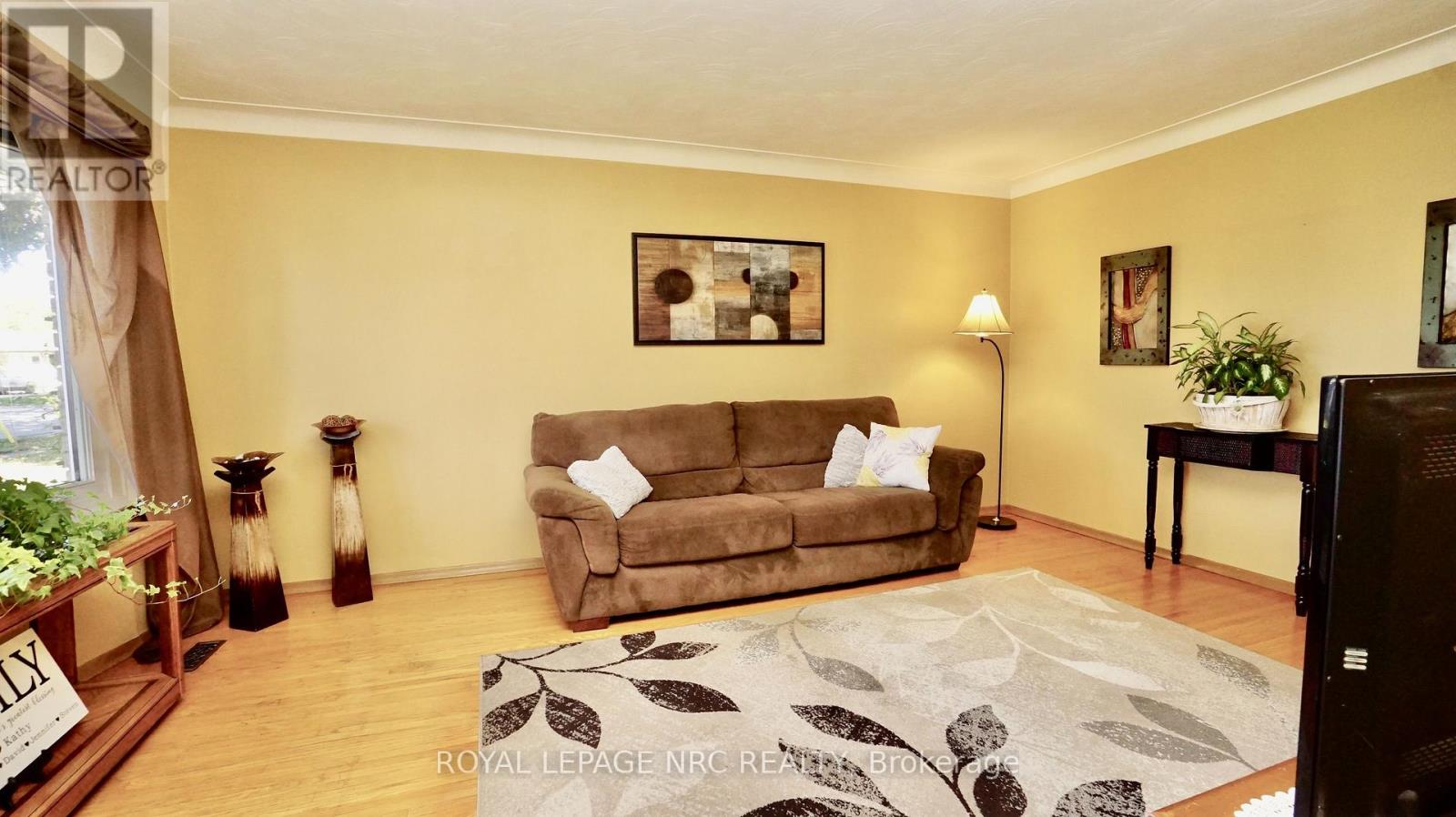 7030 Whitman Avenue, Niagara Falls, Ontario  L2G 5B6 - Photo 5 - X13878914