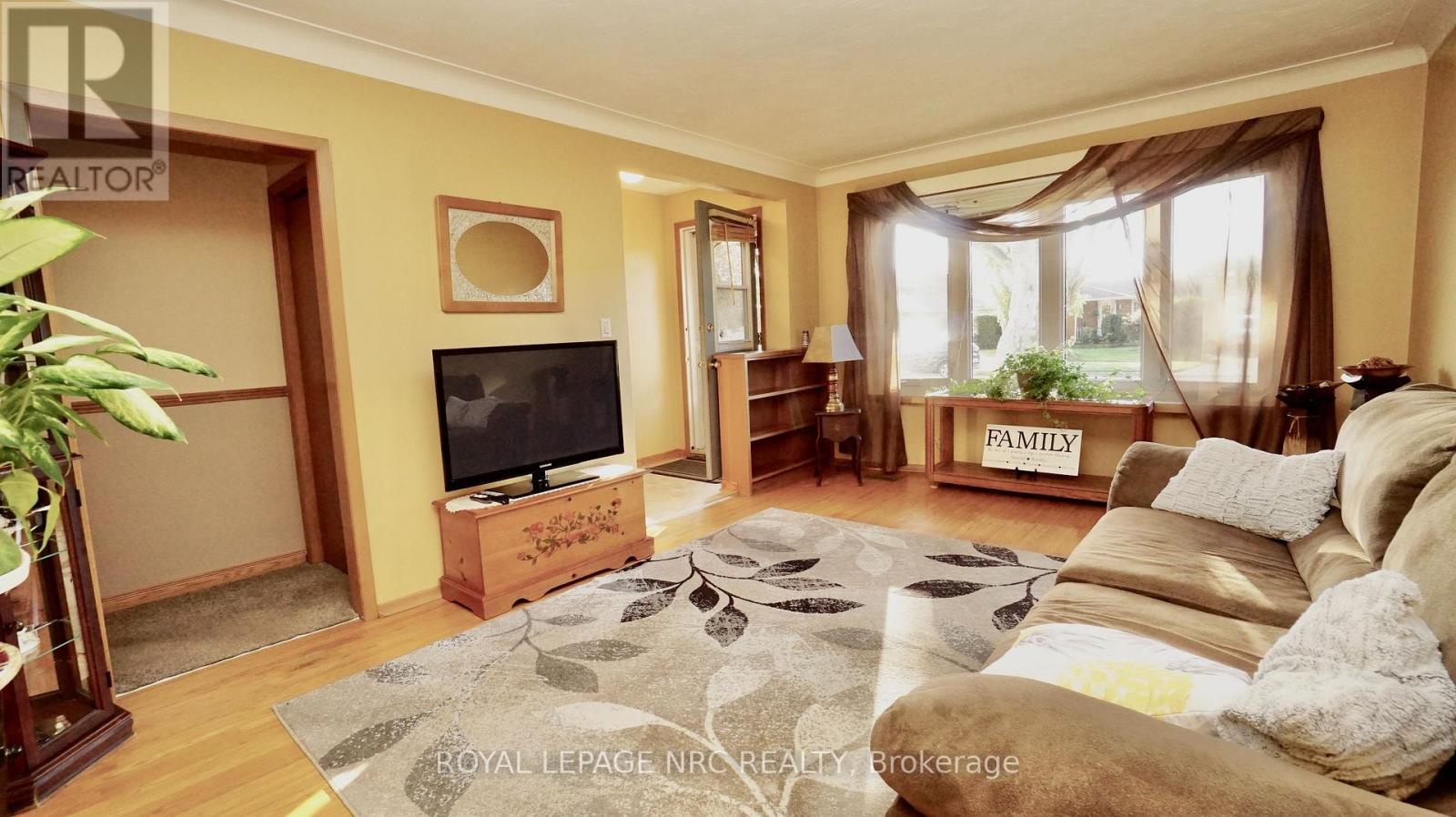 7030 Whitman Avenue, Niagara Falls, Ontario  L2G 5B6 - Photo 6 - X13878914