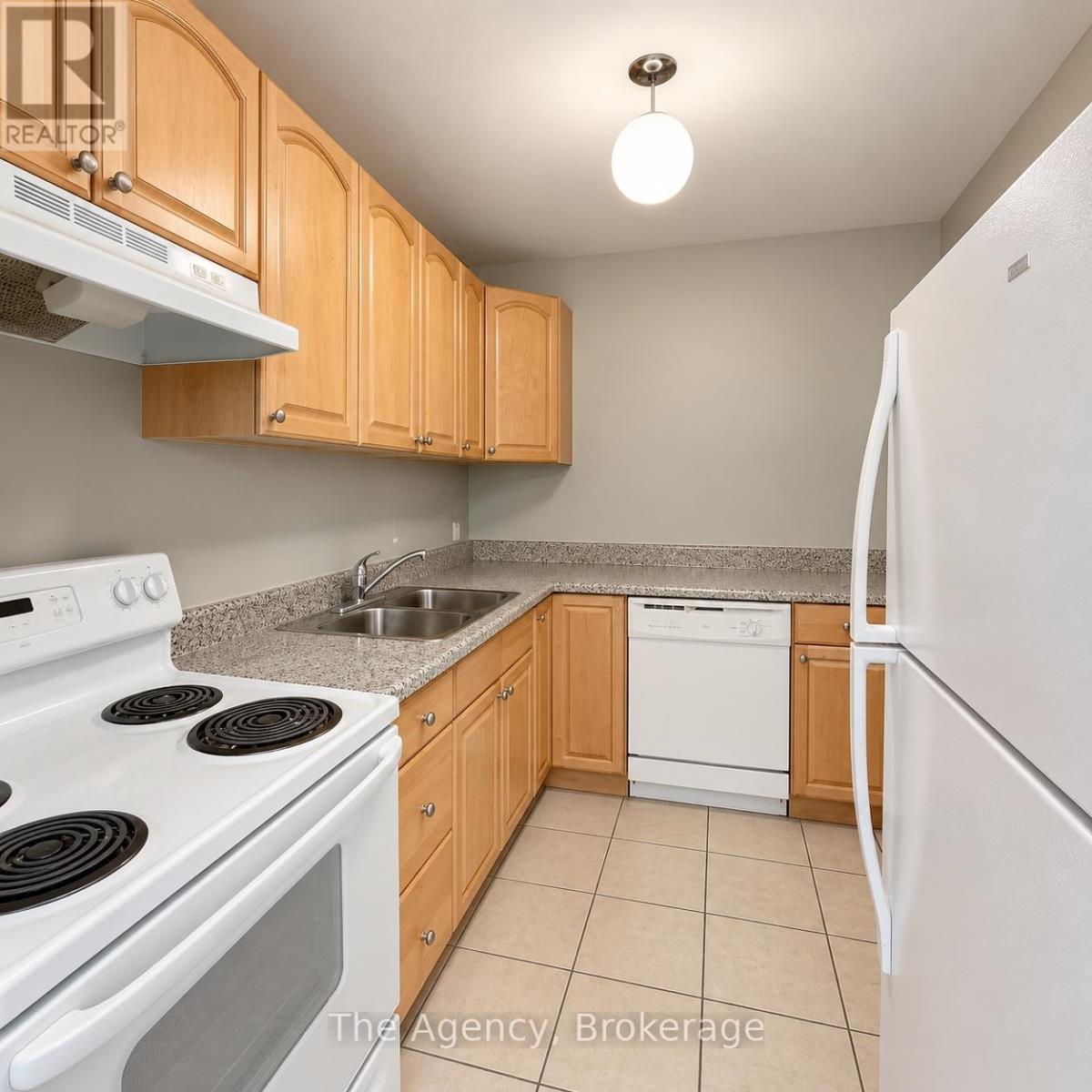 203 - 45 Paisley Boulevard W, Mississauga, Ontario  L5B 1E4 - Photo 6 - W13879588