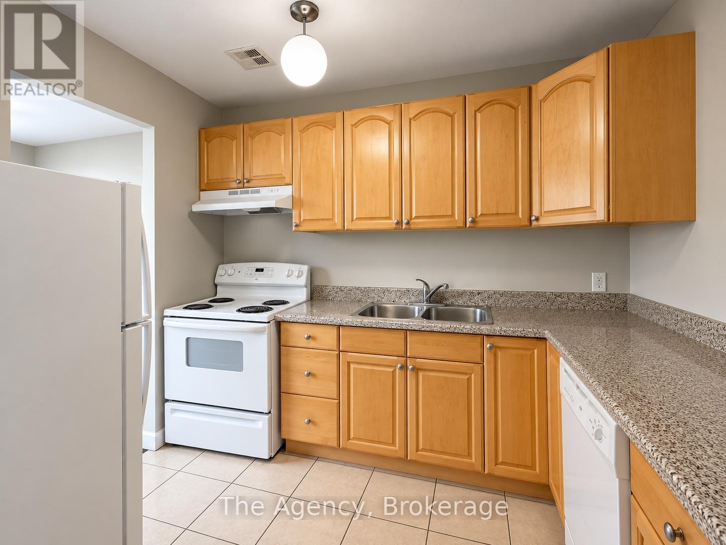 203 - 45 Paisley Boulevard W, Mississauga, Ontario  L5B 1E4 - Photo 9 - W13879588