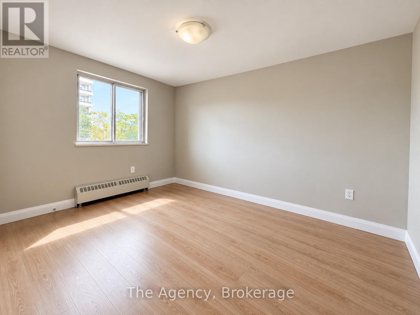 305 - 45 Paisley Boulevard W, Mississauga, Ontario  L5B 1E4 - Photo 9 - W13879592