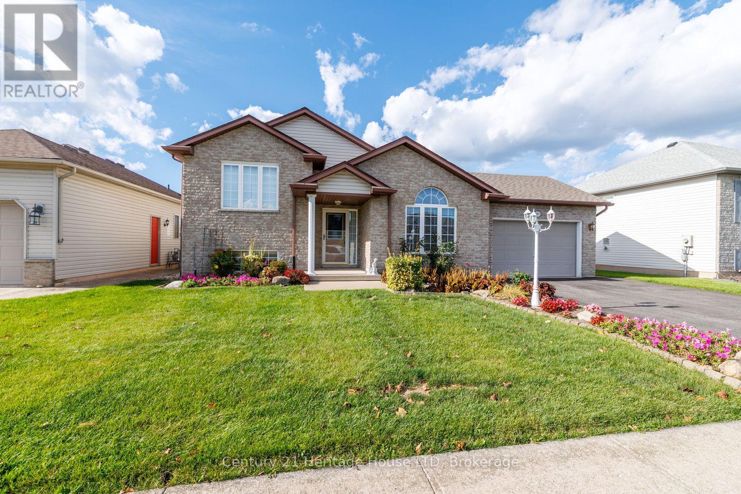 361 Antoinette Road, Fort Erie, Ontario  L2A 6S5 - Photo 2 - X13880094