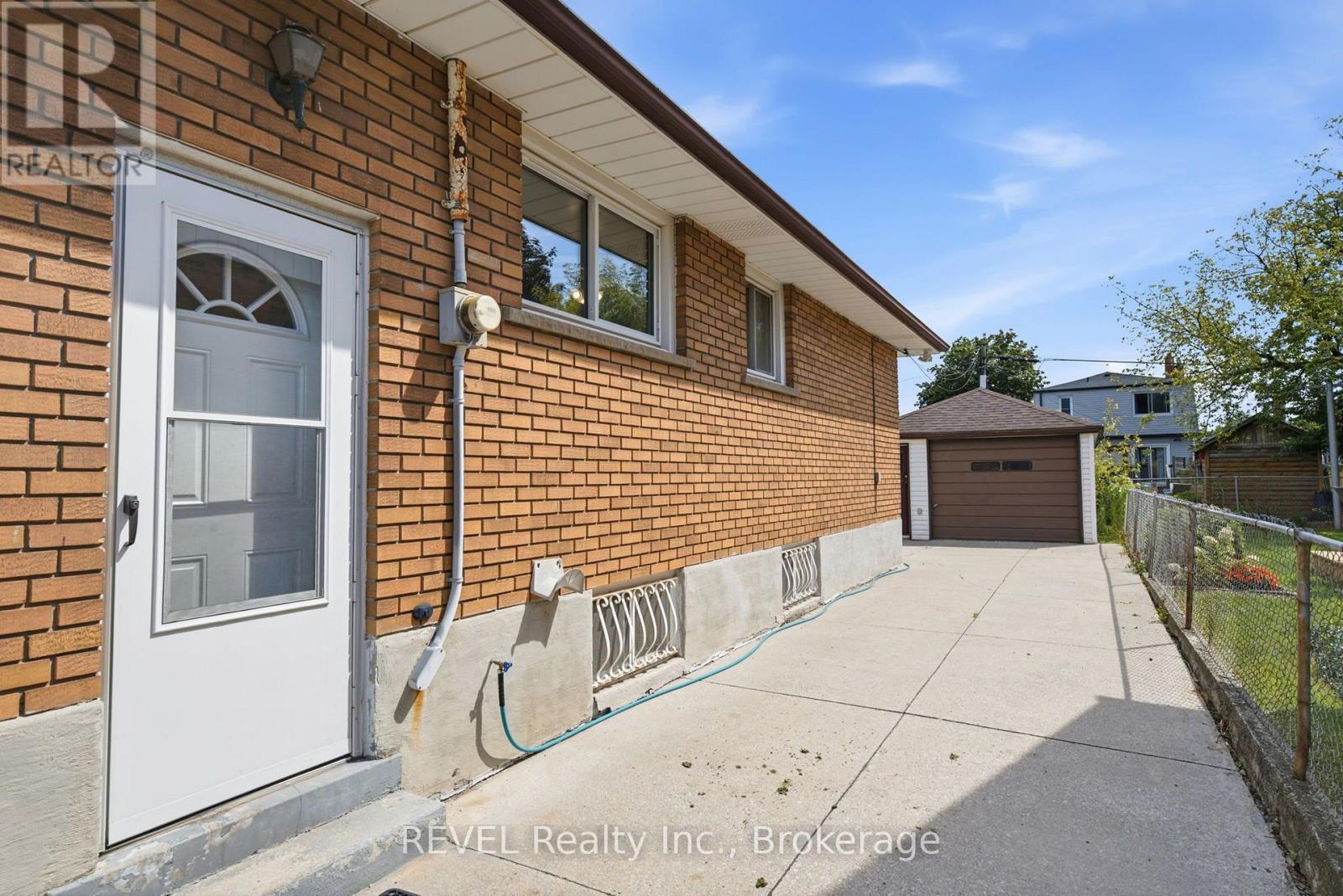 330 Waverly Street, Hamilton, Ontario  L8H 6P9 - Photo 3 - X13880536