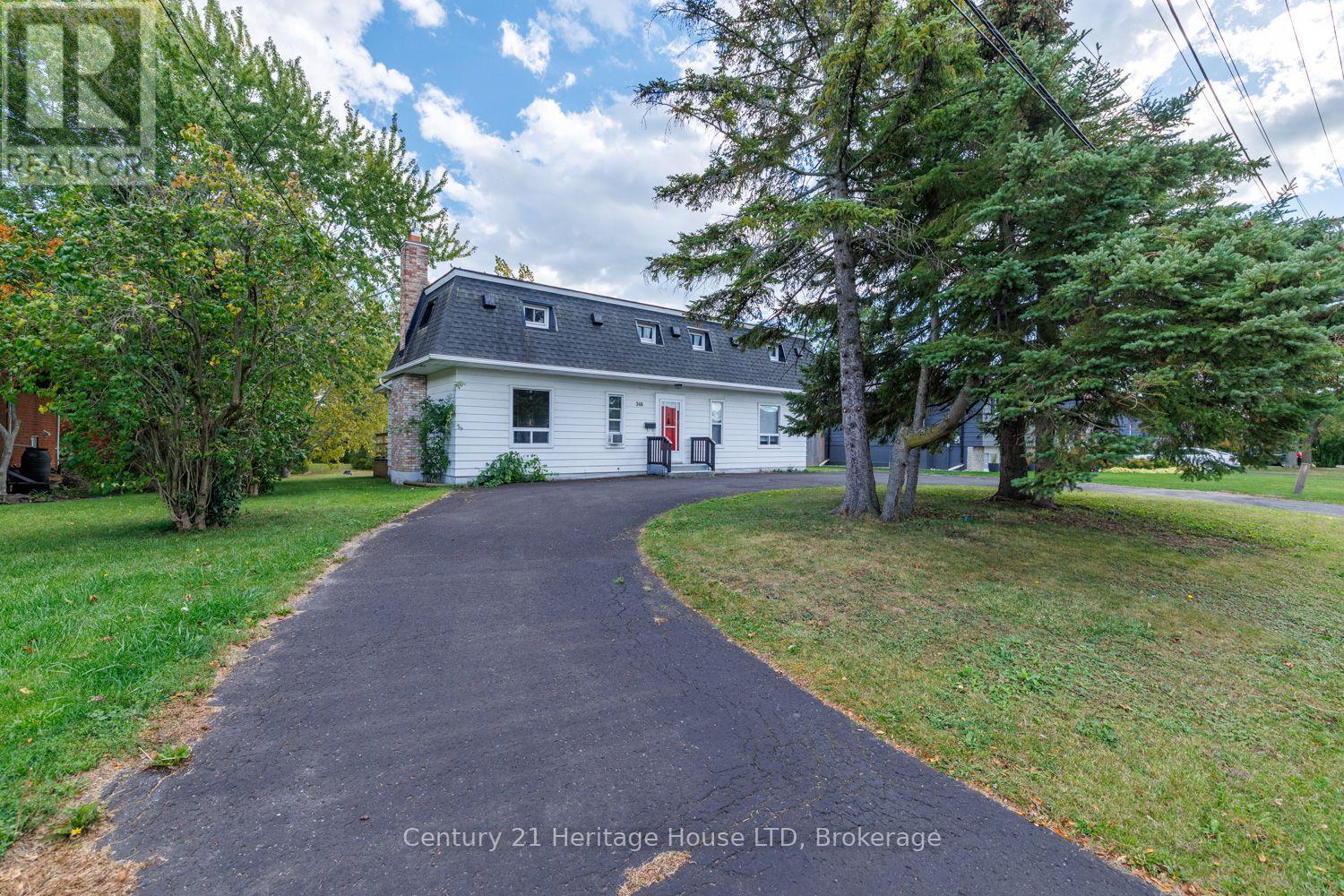 346 Albany Street, Fort Erie, Ontario  L2A 1L9 - Photo 3 - X13881922
