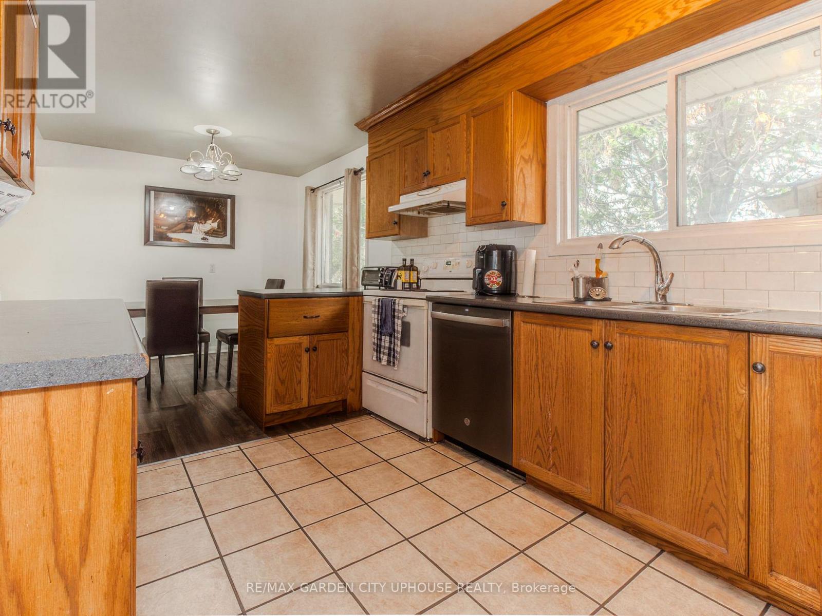 2 Treeview Place, St. Catharines, Ontario  L2T 1T6 - Photo 5 - X13882492
