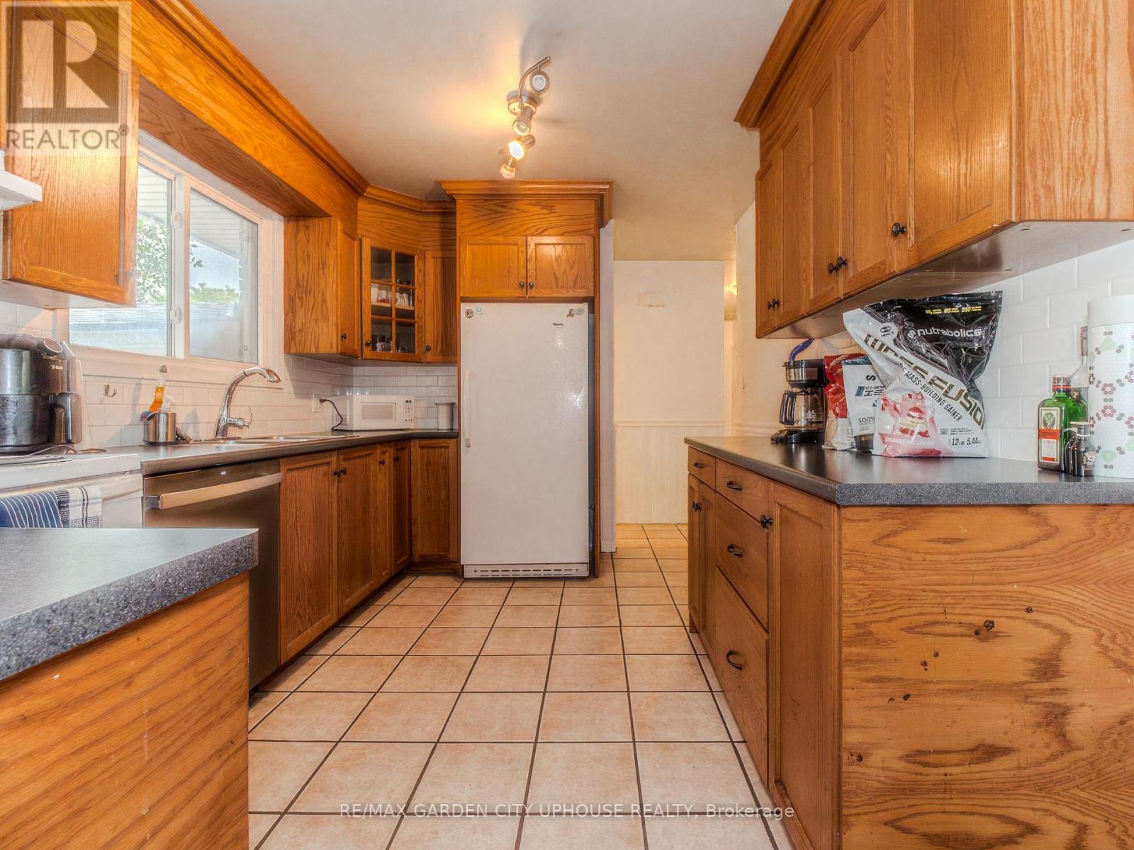 2 Treeview Place, St. Catharines, Ontario  L2T 1T6 - Photo 6 - X13882492