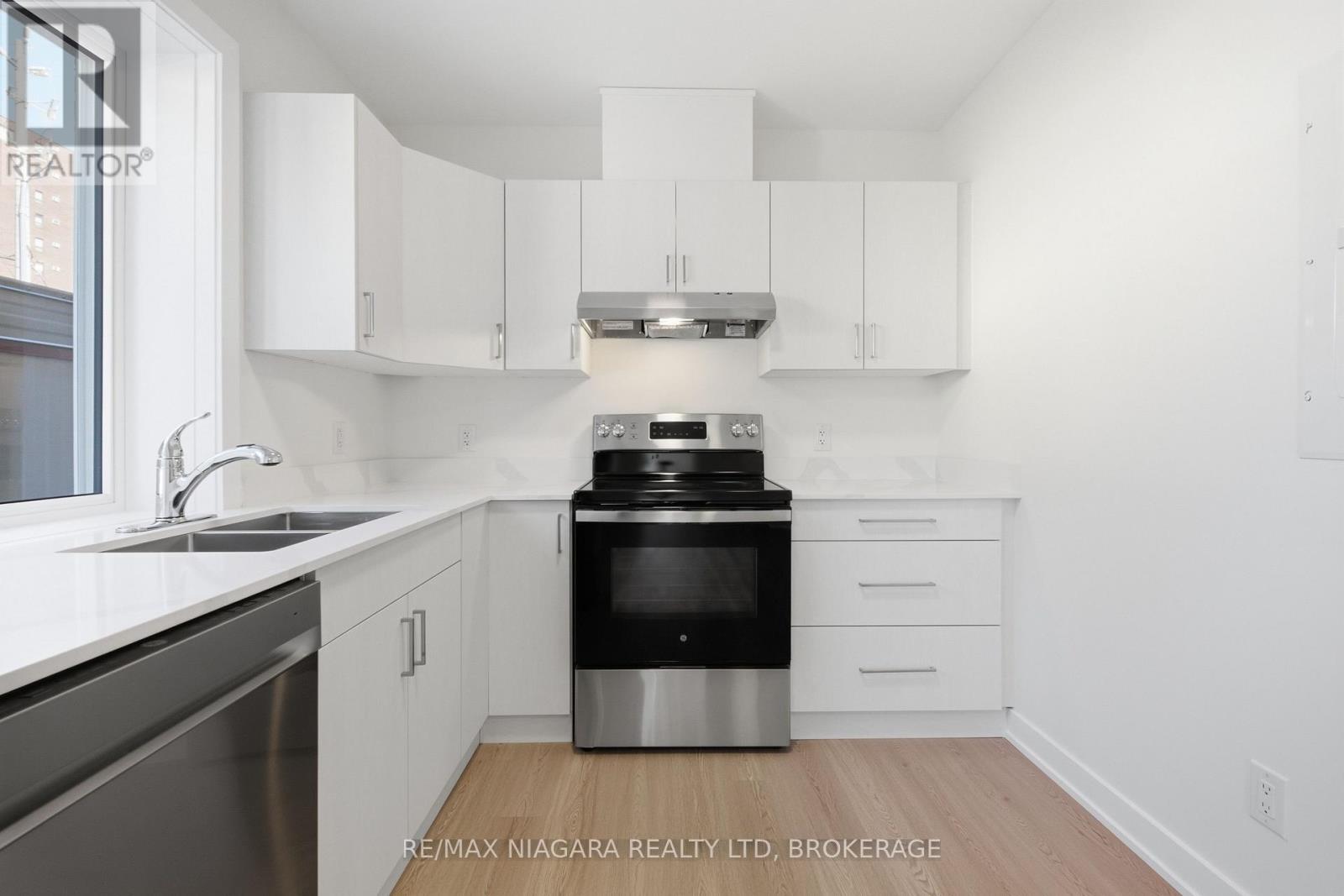 203 - 140 Church Street, St. Catharines, Ontario  L2R 3E4 - Photo 2 - X13883206