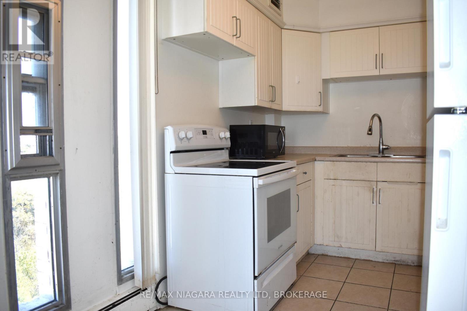 1002 - 35 Towering Heights Boulevard, St. Catharines, Ontario  L2T 3G8 - Photo 9 - X13883722