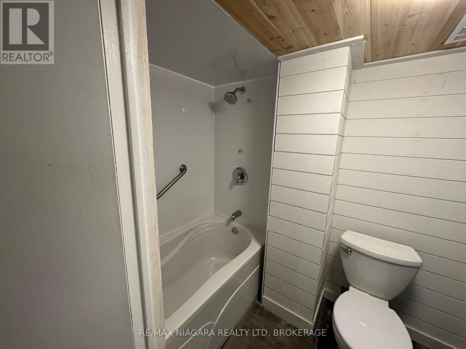 8 Lakehurst Drive, St. Catharines, Ontario  L2N 4C2 - Photo 14 - X13884086