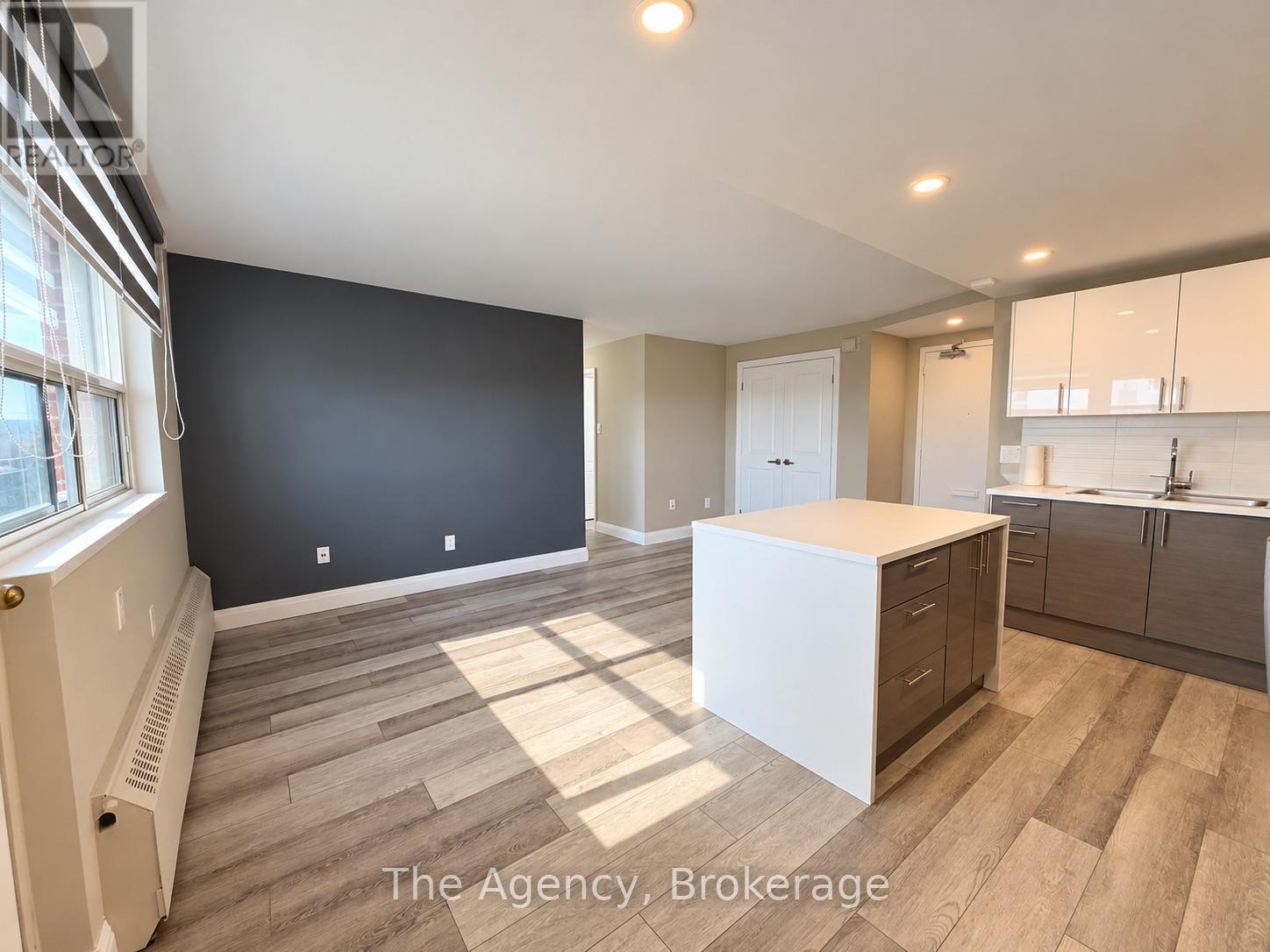 805 - 45 Paisley Boulevard W, Mississauga, Ontario  L5B 1E4 - Photo 10 - W13884148