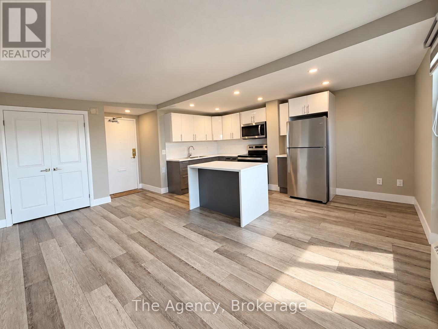 805 - 45 Paisley Boulevard W, Mississauga, Ontario  L5B 1E4 - Photo 8 - W13884148