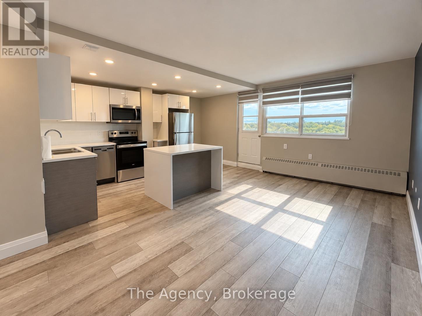805 - 45 Paisley Boulevard W, Mississauga, Ontario  L5B 1E4 - Photo 9 - W13884148