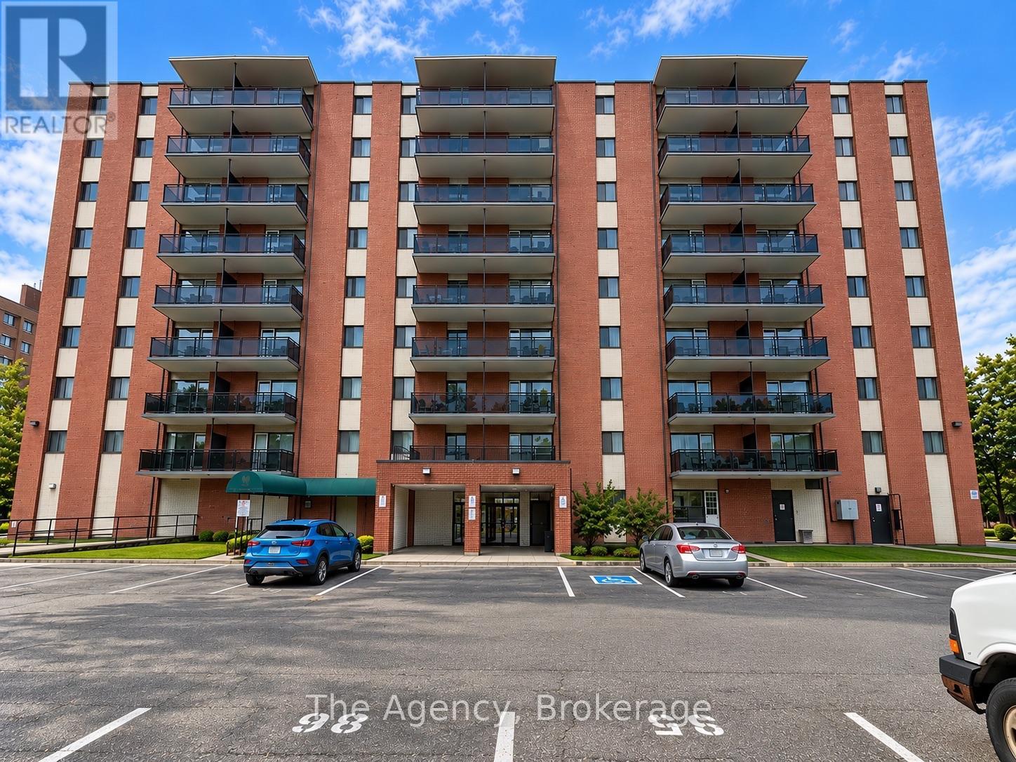 410 - 45 Paisley Boulevard W, Mississauga, Ontario  L5B 1E4 - Photo 2 - W13884154