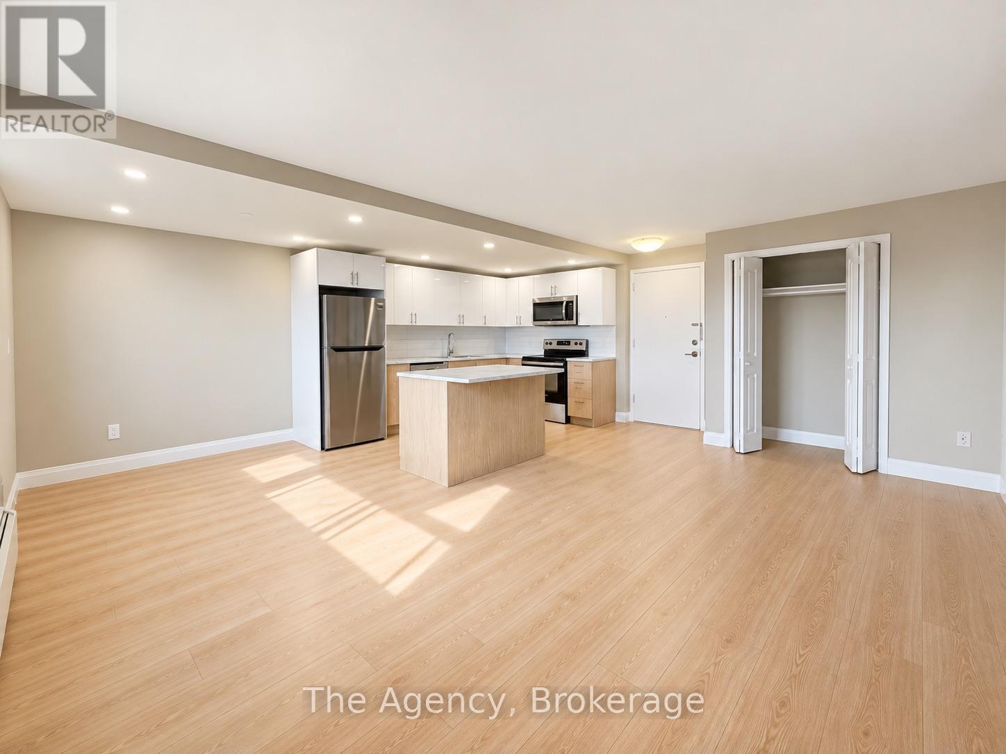 808 - 45 Paisley Boulevard W, Mississauga, Ontario  L5B 1E4 - Photo 6 - W13884156