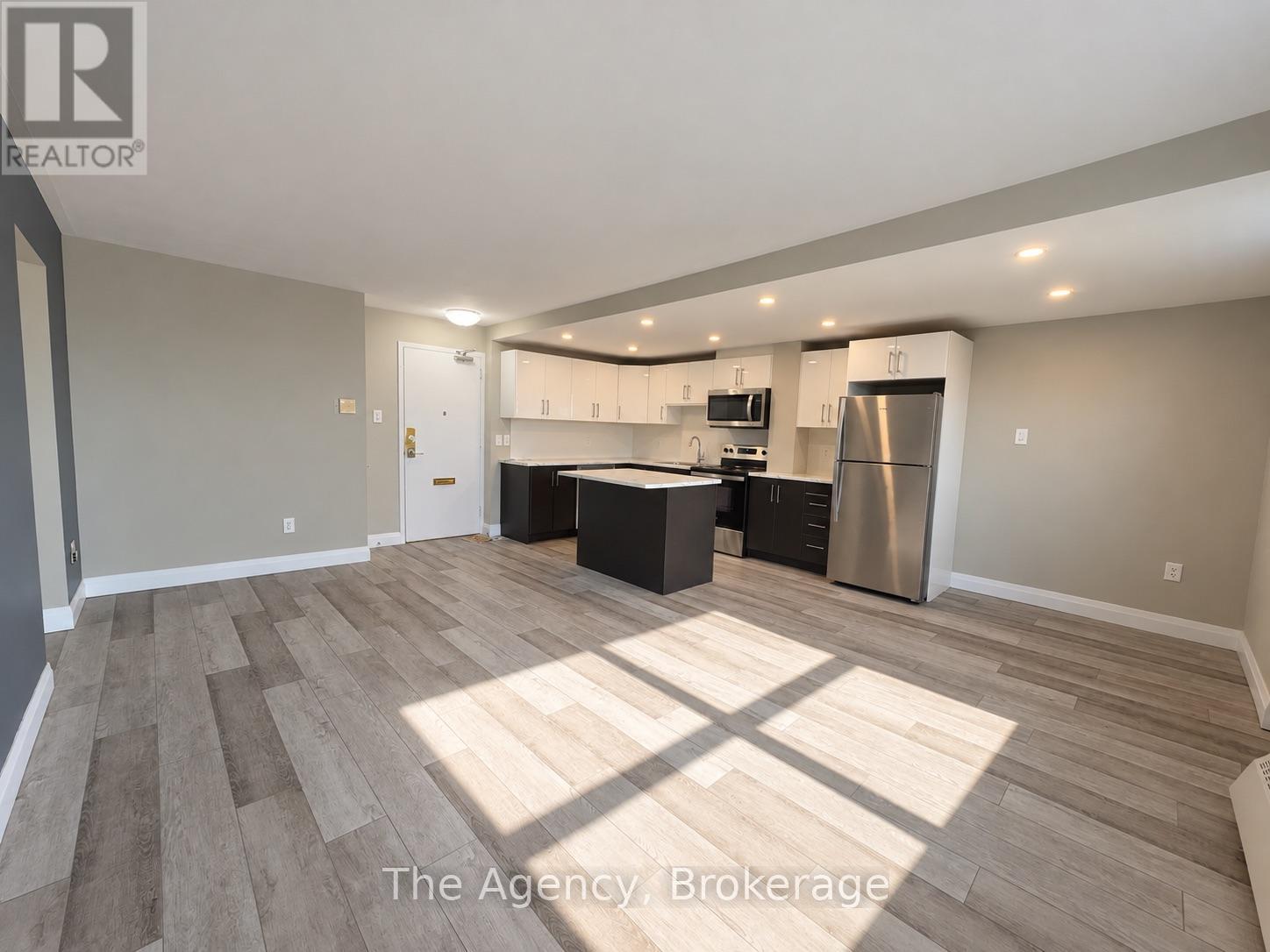 701 - 45 Paisley Boulevard W, Mississauga, Ontario  L5B 1E4 - Photo 8 - W13884162