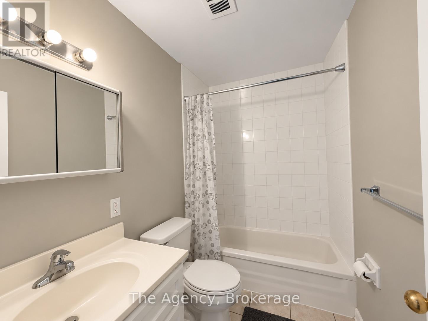 304 - 45 Paisley Boulevard W, Mississauga, Ontario  L5B 1E4 - Photo 11 - W13884164