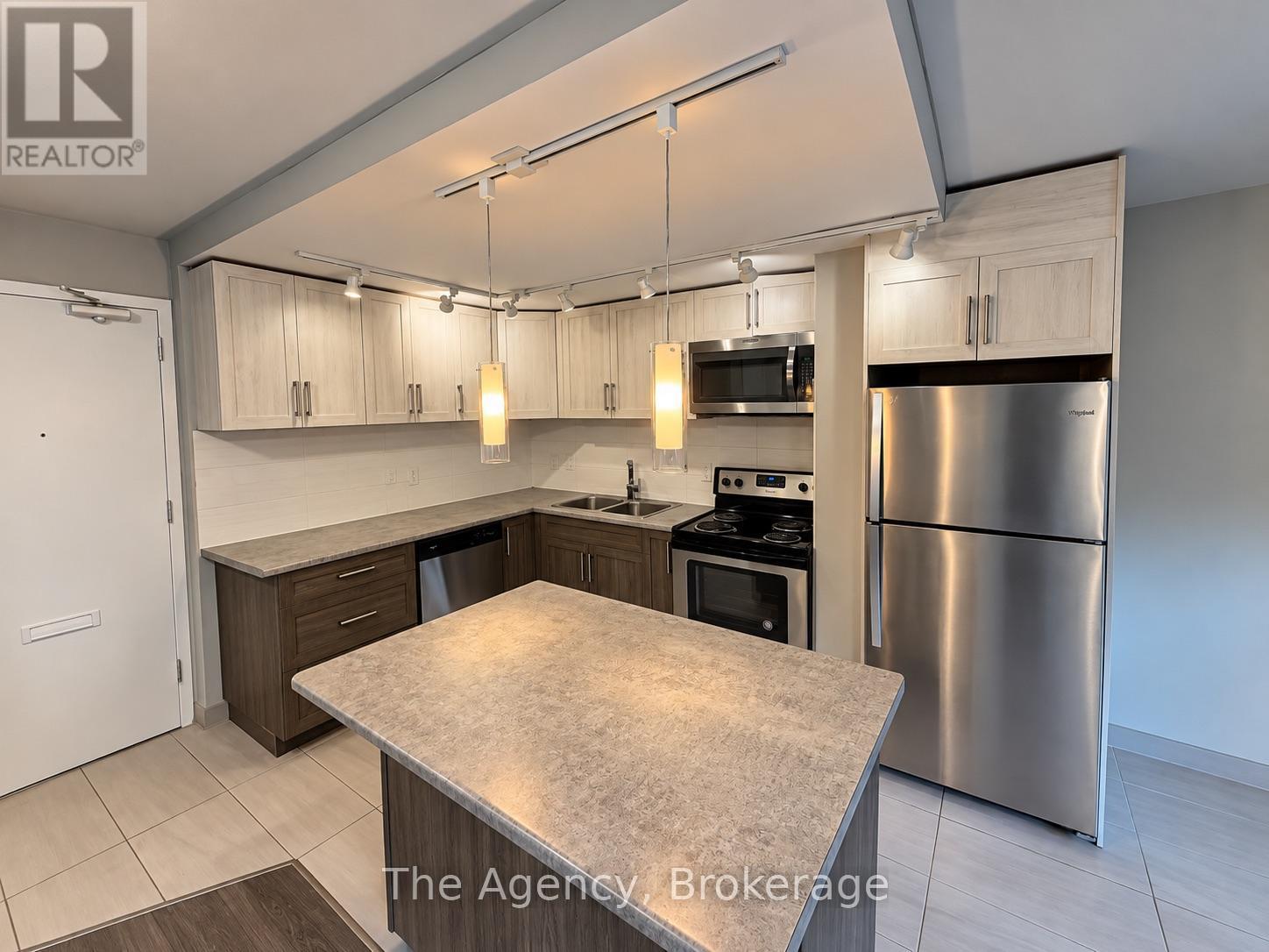 304 - 45 Paisley Boulevard W, Mississauga, Ontario  L5B 1E4 - Photo 8 - W13884164