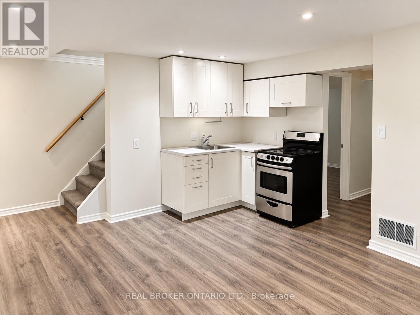 49 Thompson Avenue, Thorold, Ontario  L2V 2N2 - Photo 17 - X13886658