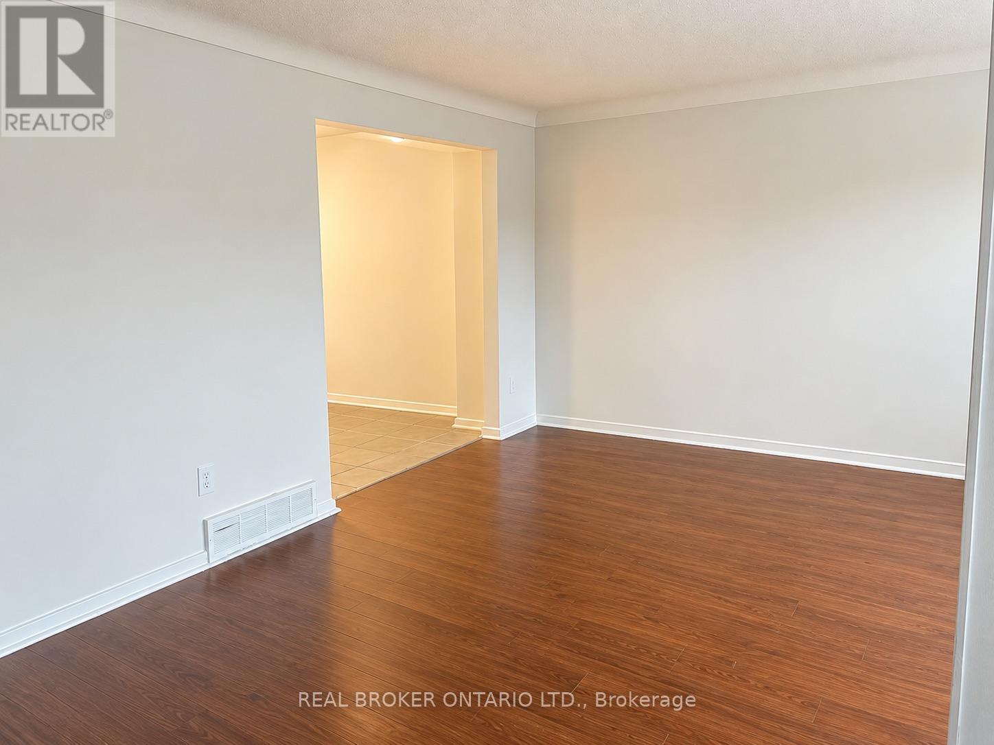 49 Thompson Avenue, Thorold, Ontario  L2V 2N2 - Photo 2 - X13886658