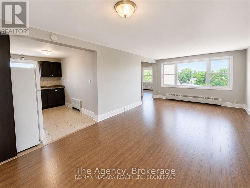 4 - 139 Westchester Crescent, St. Catharines, Ontario  L2P 2N8 - Photo 2 - X13987498