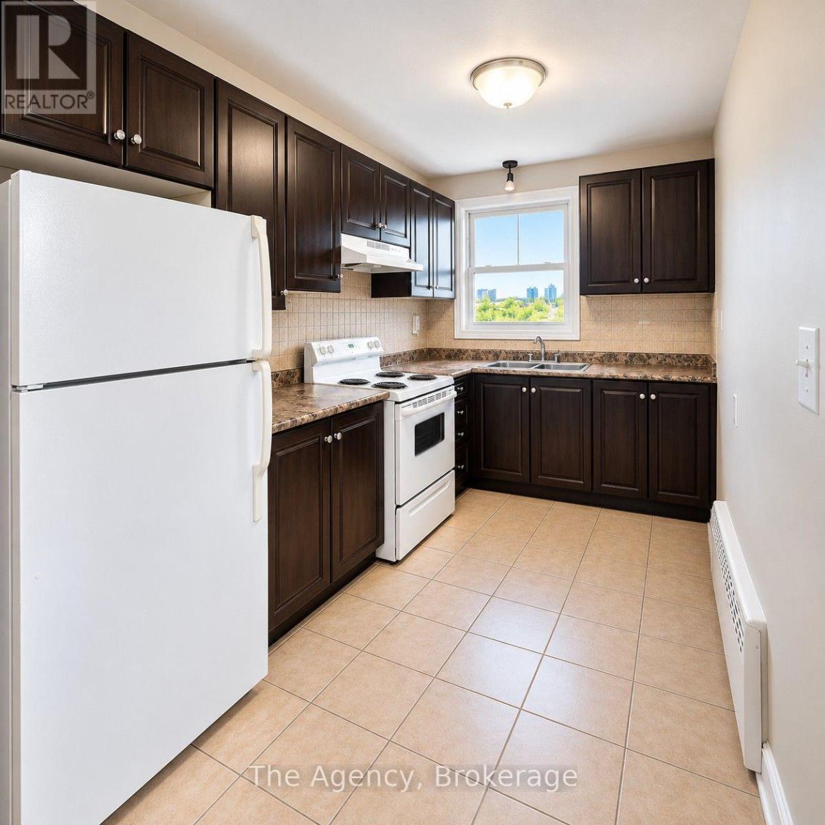 4 - 139 Westchester Crescent, St. Catharines, Ontario  L2P 2N8 - Photo 4 - X13987498
