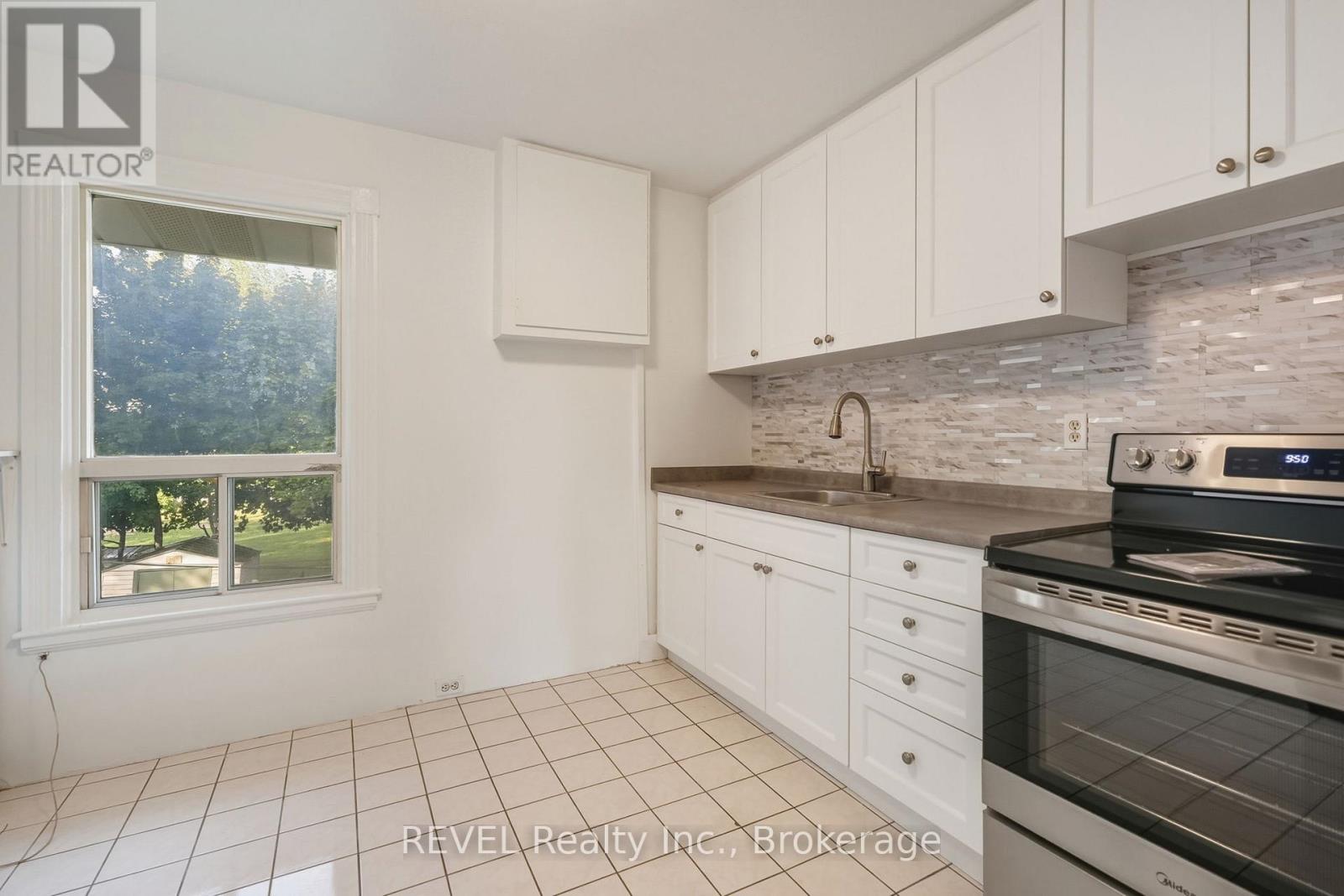 23 Plymonth Road, Welland, Ontario  L3B 3C4 - Photo 3 - X14005042