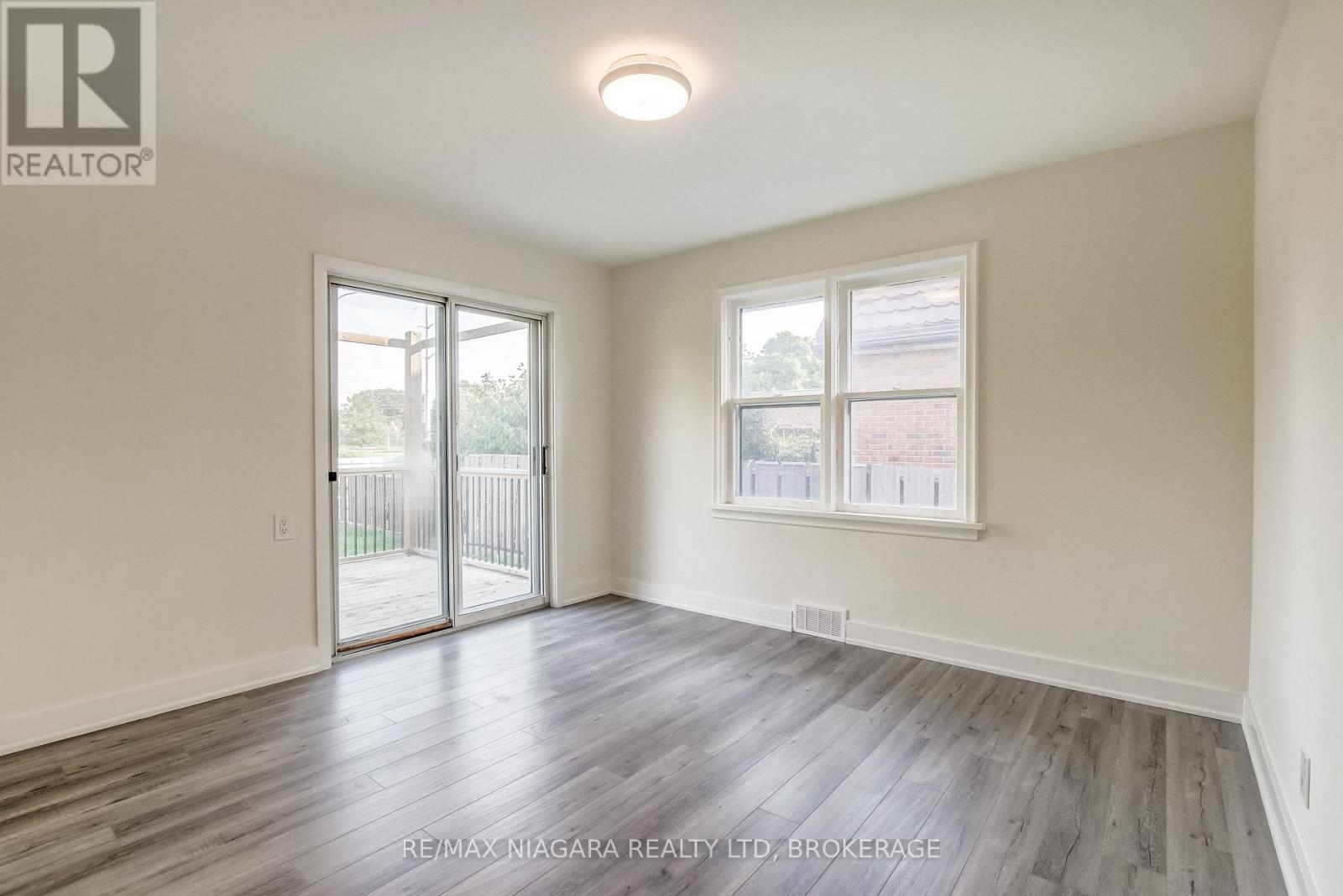 Main Level - 6801 Dunn Street, Niagara Falls, Ontario  L2G 2R3 - Photo 6 - X14006874