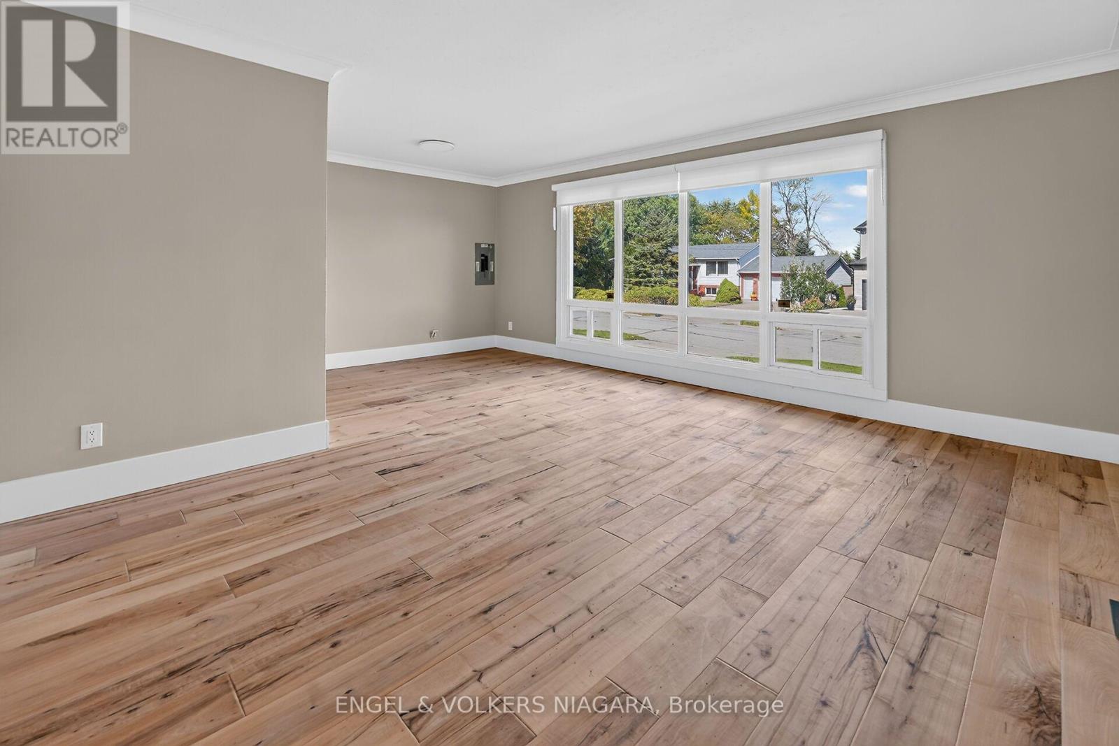 76 Lavinia Street, Fort Erie, Ontario  L2A 2C8 - Photo 4 - X14011802