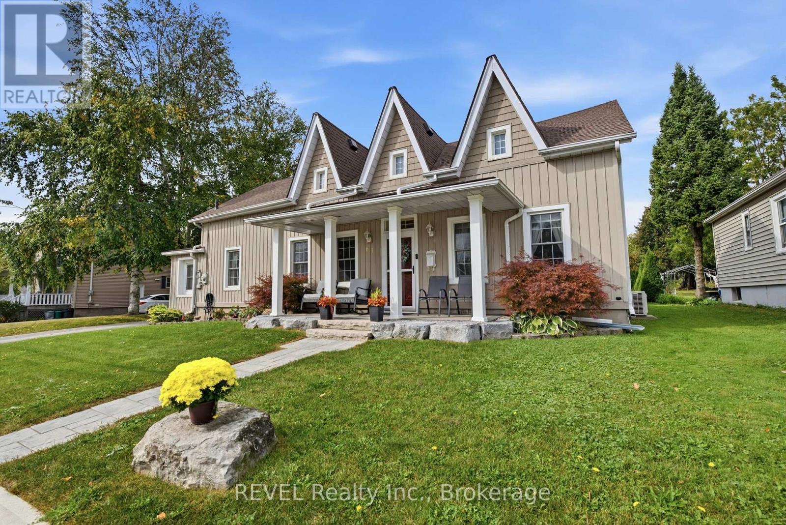 61 Queen Street N, Thorold, Ontario  L2V 2R2 - Photo 2 - X14015352