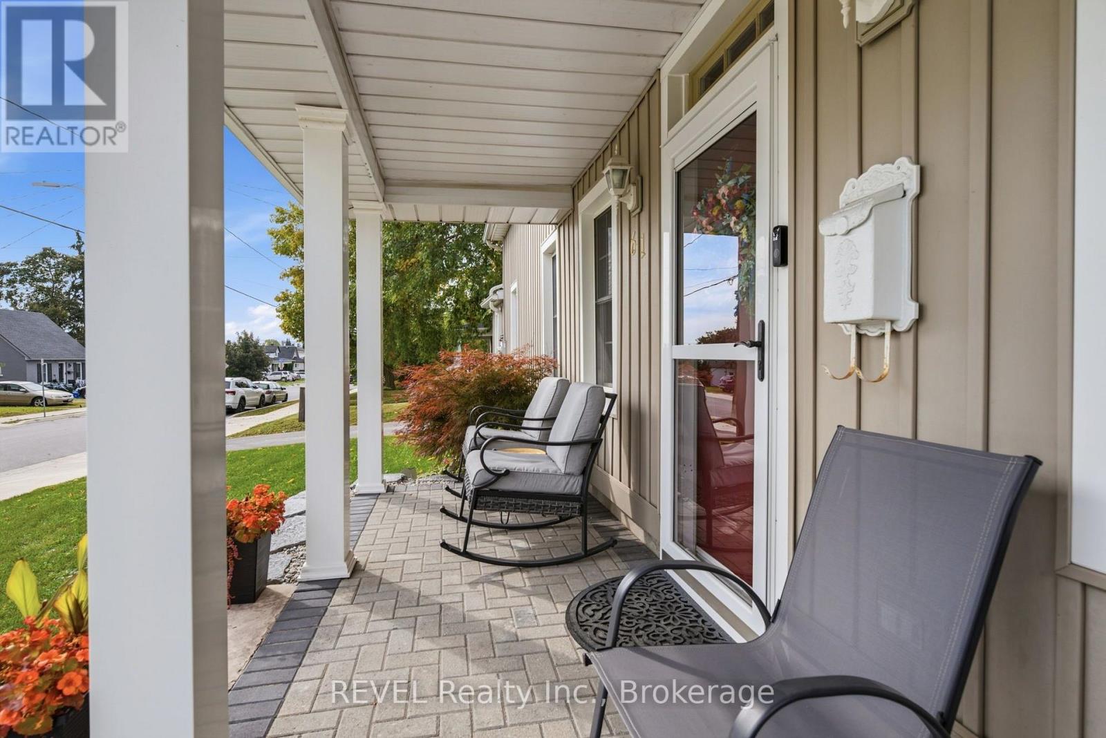 61 Queen Street N, Thorold, Ontario  L2V 2R2 - Photo 4 - X14015352
