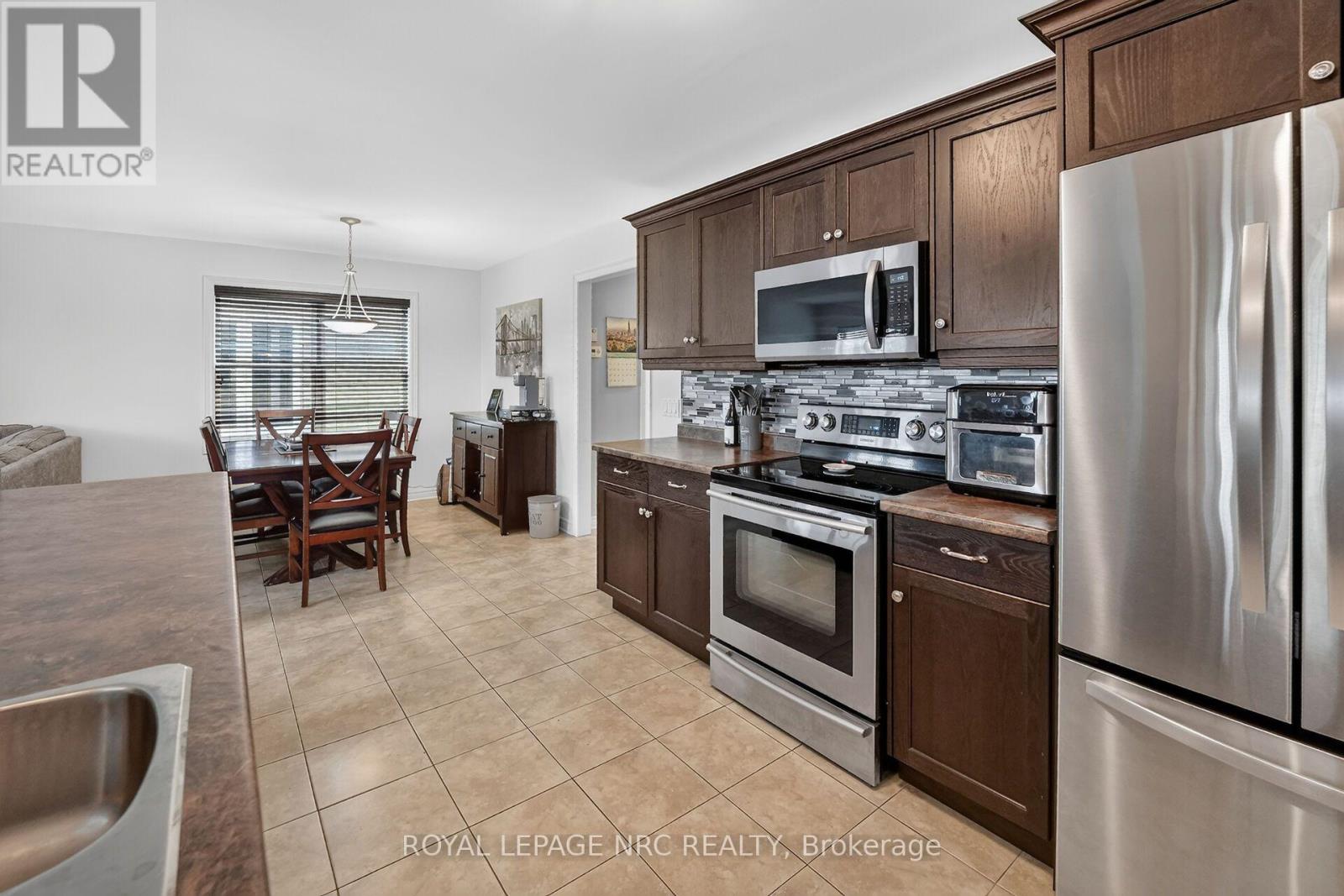 255 Empress Avenue, Welland, Ontario  L3B 0A5 - Photo 7 - X14017434