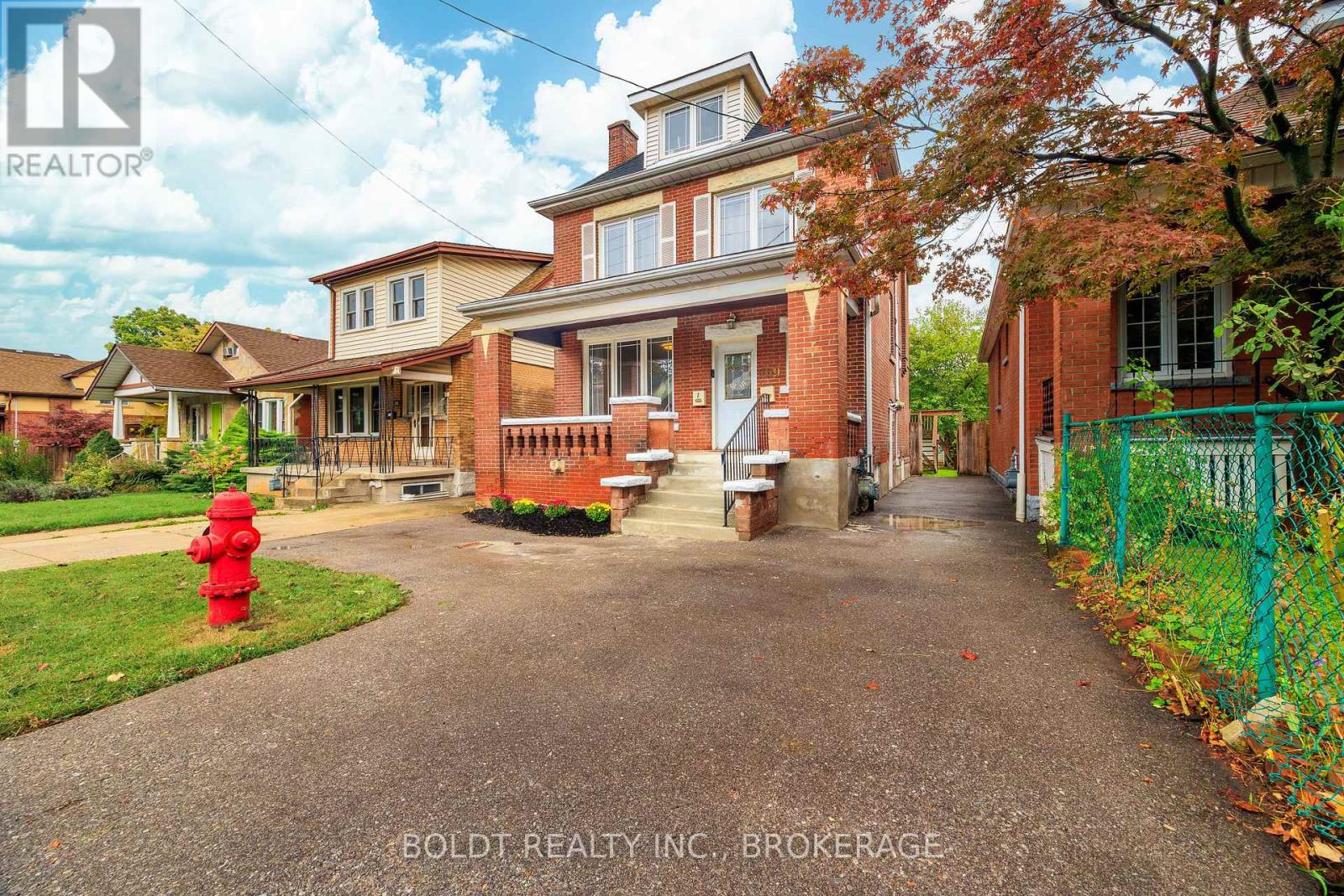 209 ROSSLYN AVENUE S, Hamilton, Ontario