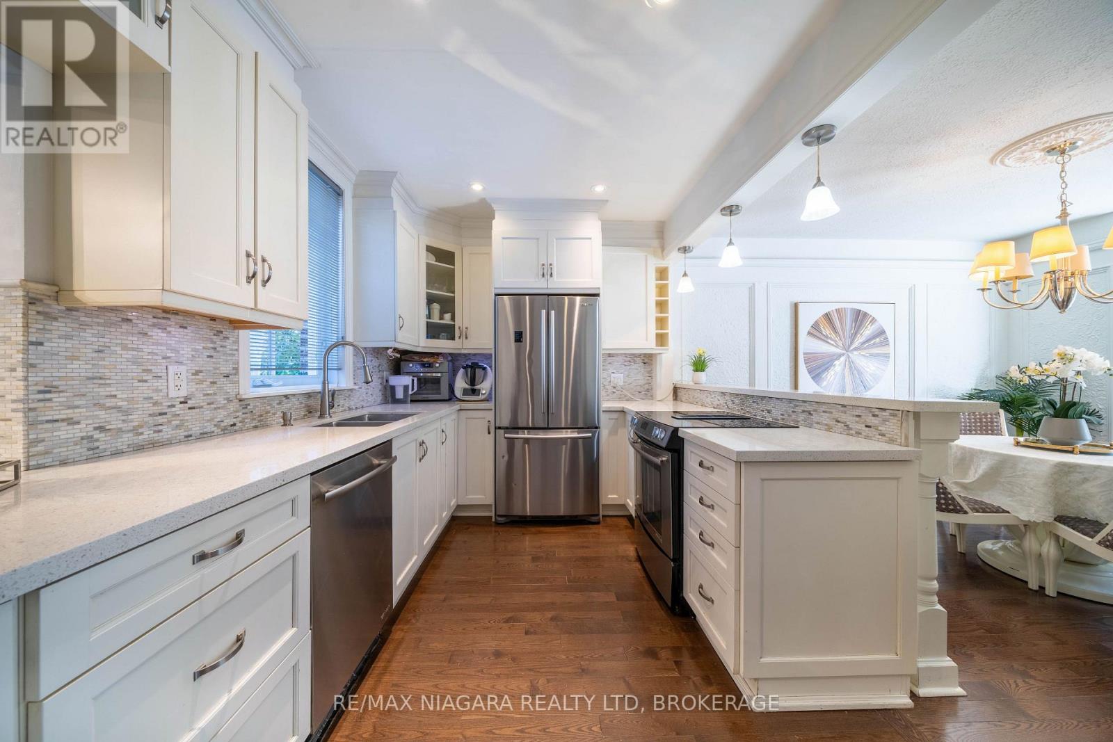 38 Yonge Boulevard, Toronto, Ontario  M5M 3G5 - Photo 18 - C14028018