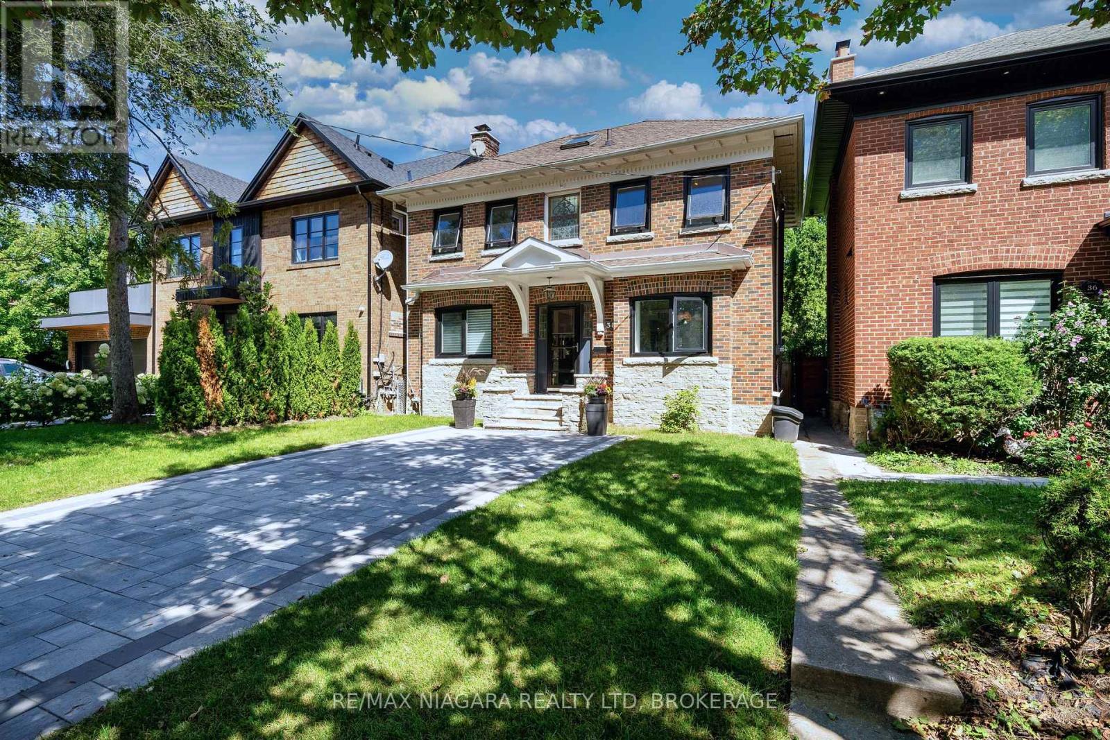 38 Yonge Boulevard, Toronto, Ontario  M5M 3G5 - Photo 3 - C14028018