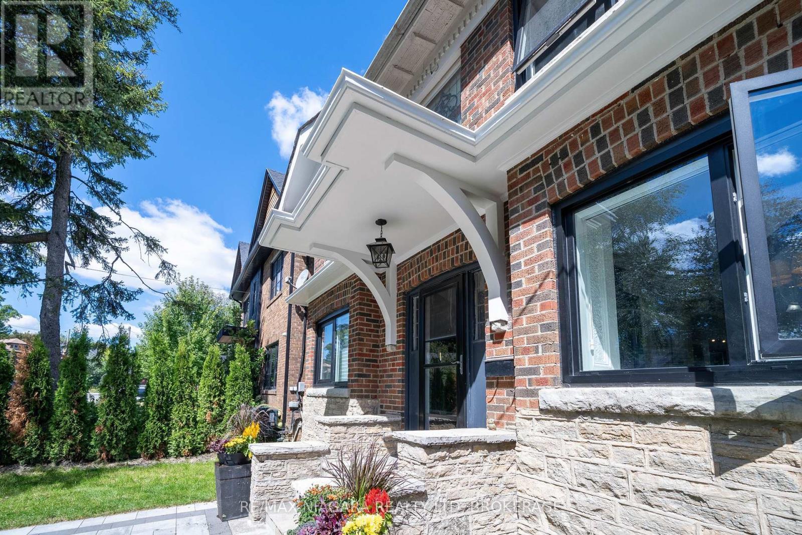 38 Yonge Boulevard, Toronto, Ontario  M5M 3G5 - Photo 4 - C14028018