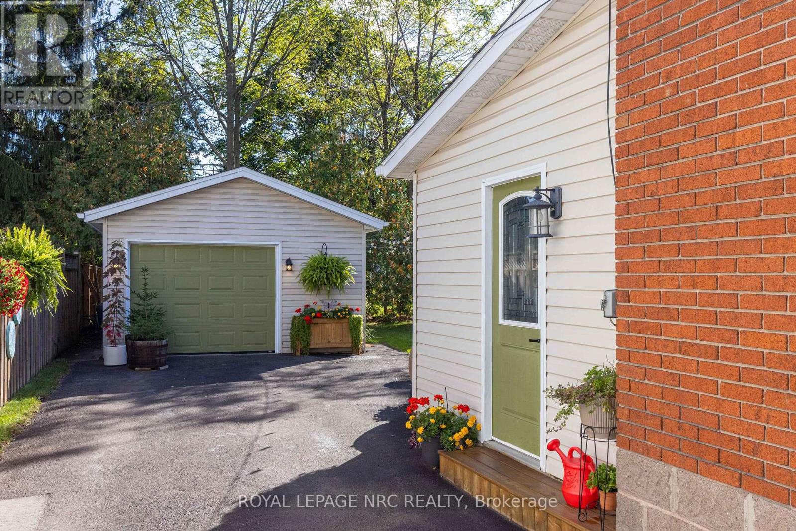 6496 Caswell Street, Niagara Falls, Ontario  L2J 1B9 - Photo 2 - X14029360