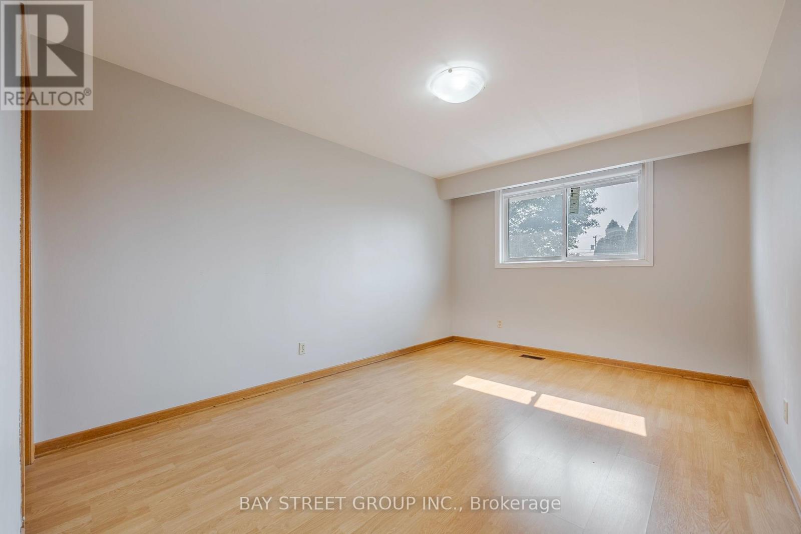 Upper - 29 West Street N, Thorold, Ontario  L2V 2S1 - Photo 11 - X14029944